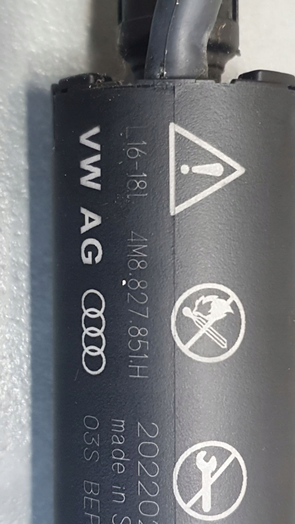 Audi Q8 damper electrical bonnet 4M8827851H