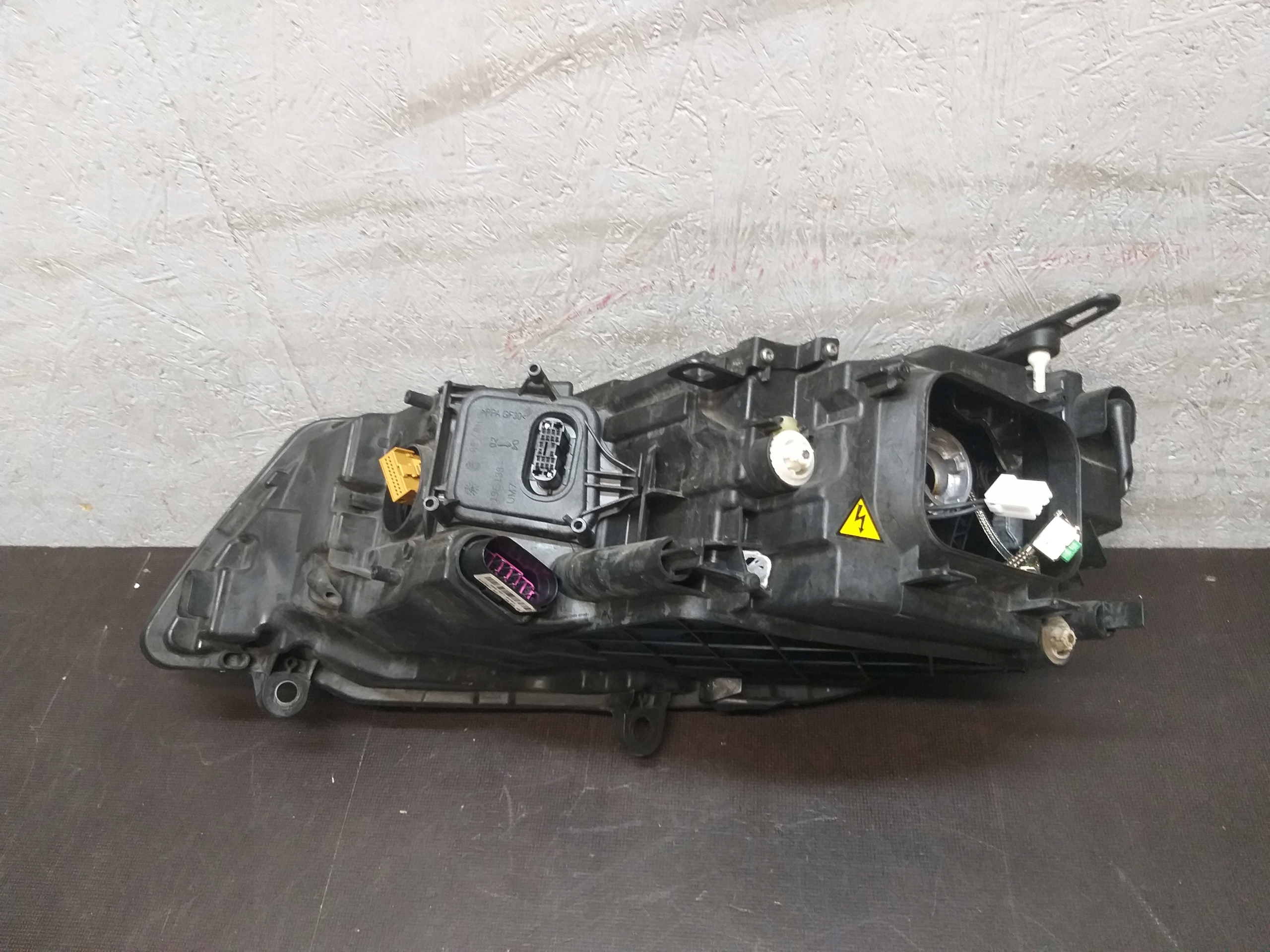 LIGHT FRONT RIGHT VW TOUAREG LIFT 14- 7P XENON SKR