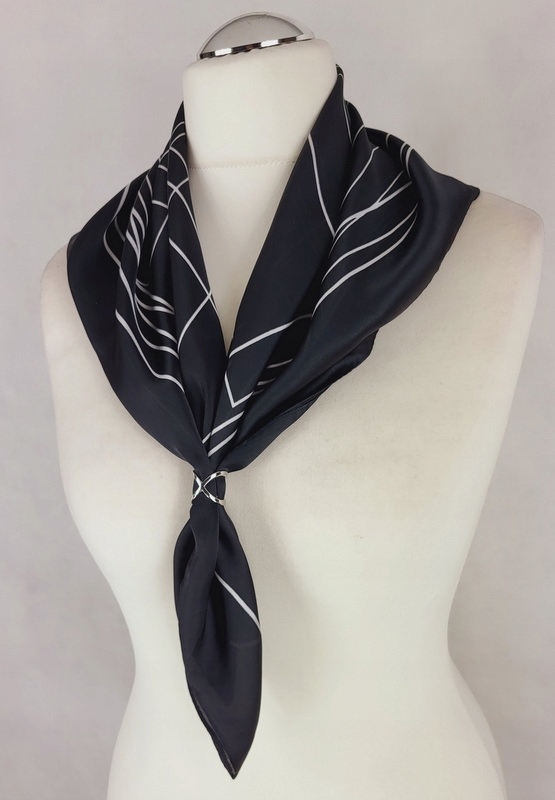 Ozdobna klamra KLIPS PIERŚCIEŃ DO APASZKI SZALA kolor srebrny Materiał dominujący inny