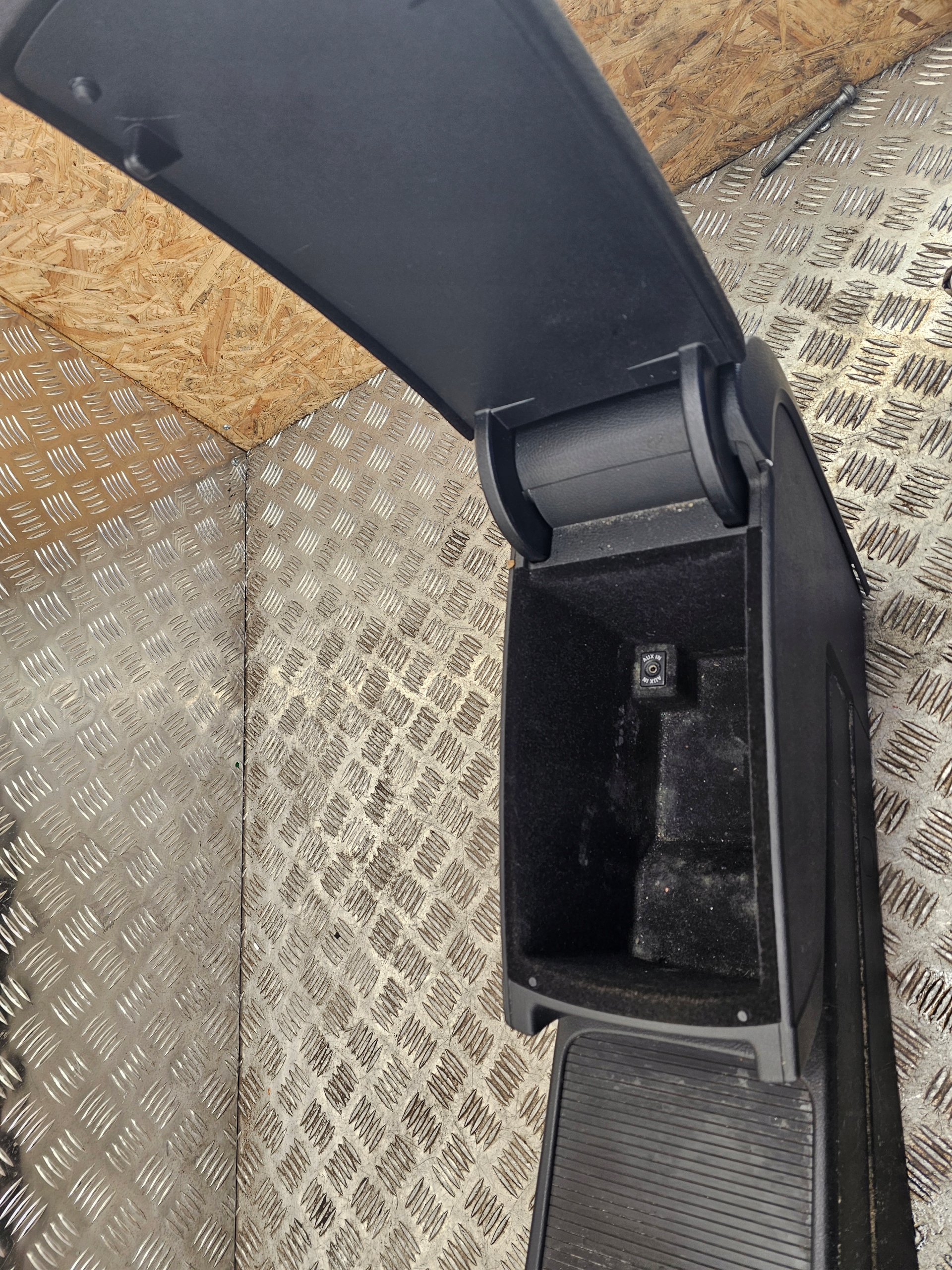 TUNEL central armrest VOLKSWAGEN PASSAT CC