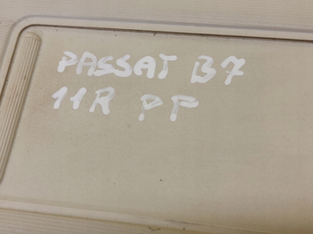 VW PASSAT B7 Blende Abdeckung PRZECIWSLONECZNA rechts 1K0857552