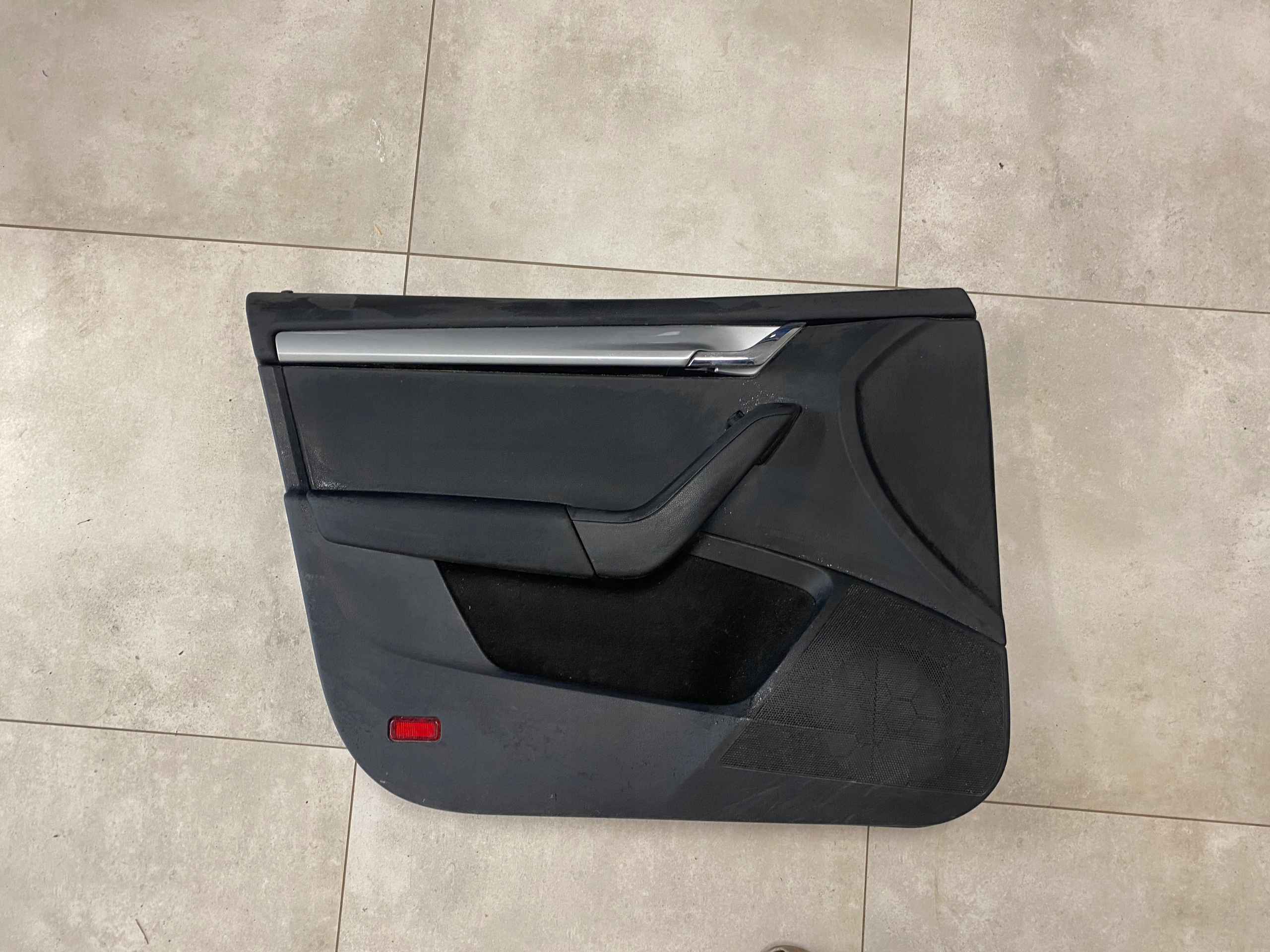 SKODA OCTAVIA 3 БЕКОН ДВЕРИ ЛЕВЫЙ ПЕРЕДНИЙ