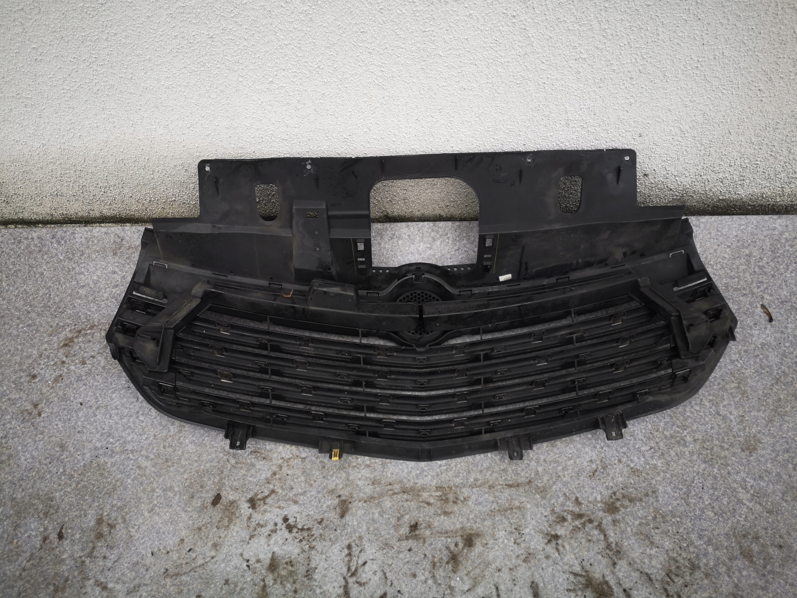 opel VIVARO b 2 II 2014- 14- решетка радиатора