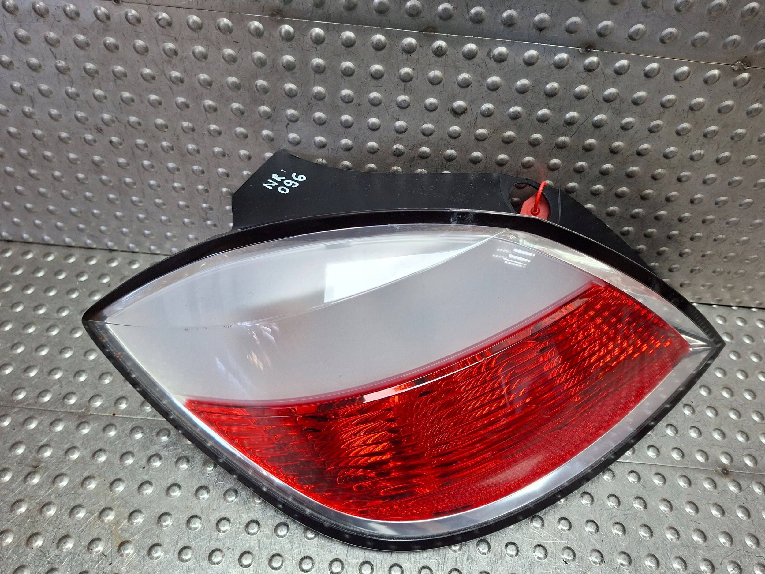 light left rear part 24451835 OPEL ASTRA H HB 2004