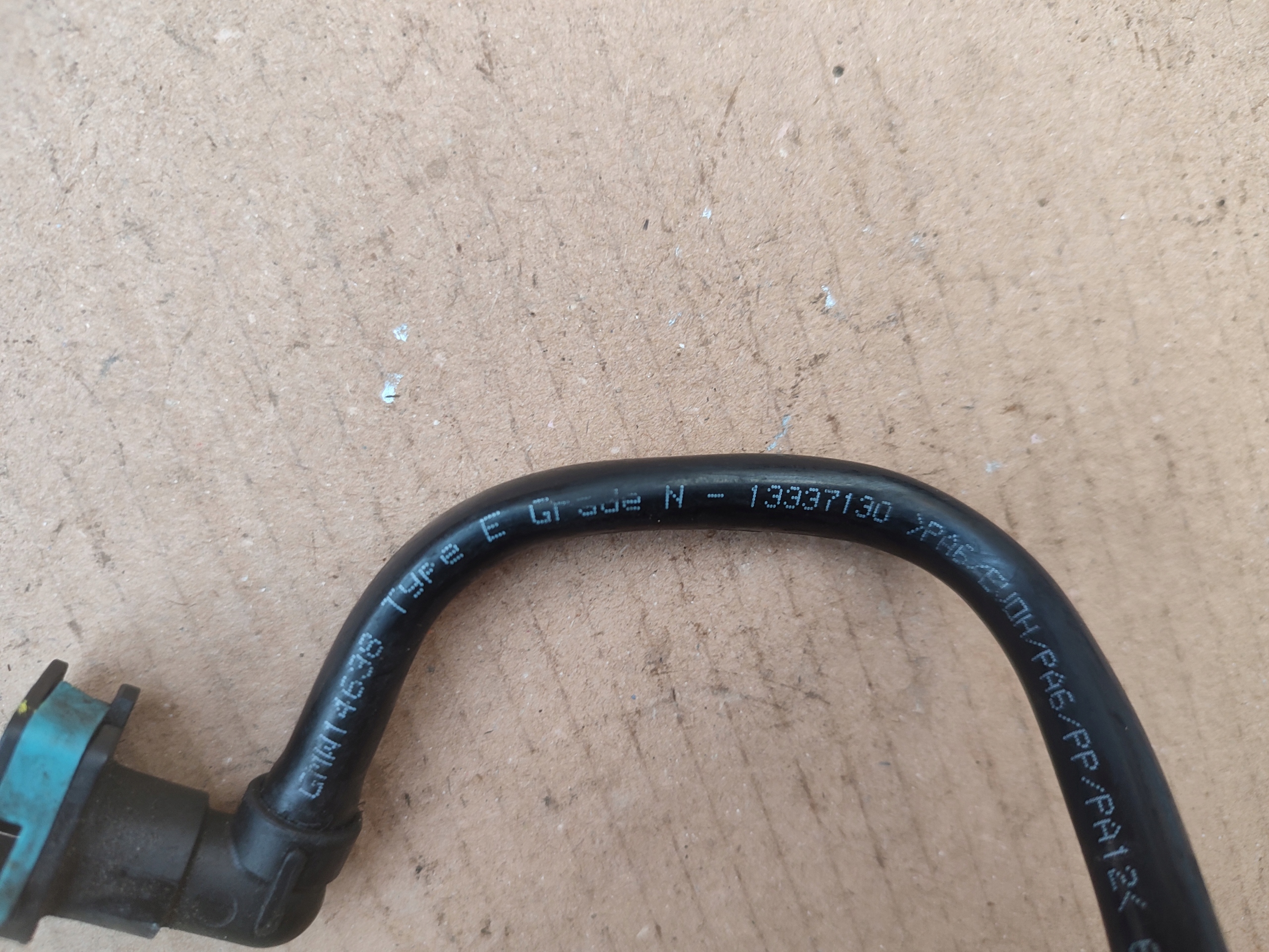 fuel line Opel Meriva B Astra J 13337130