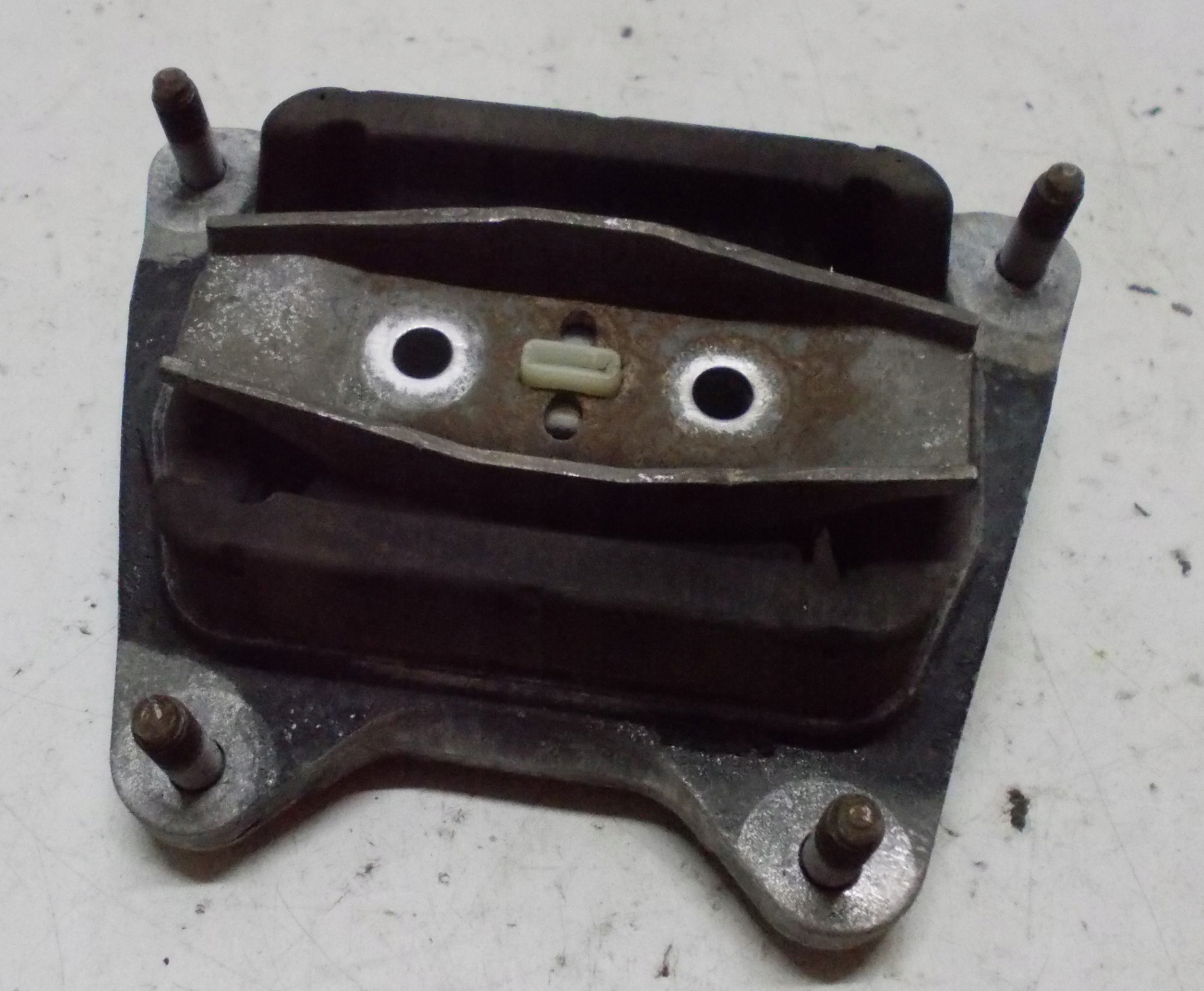 AUDI A6 C6 2.0 TFSI 08R holder gearbox mount
