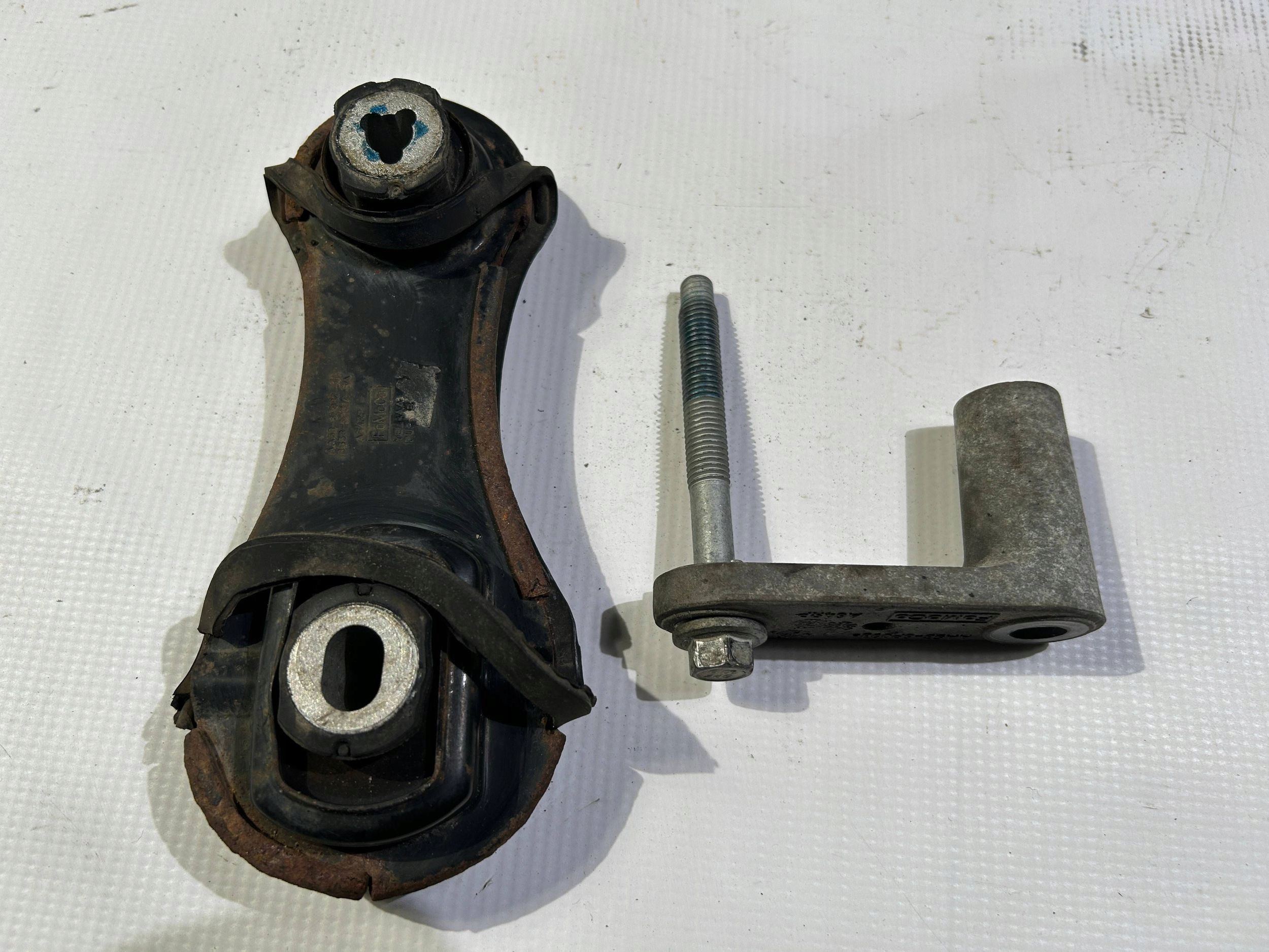 holder holder engine mount gearboxes Ford Explorer V 3.5 2011