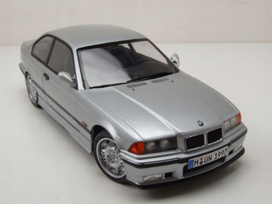 Bmw M3 (E36) Coupe stříbrná 1990 1/18 Solido