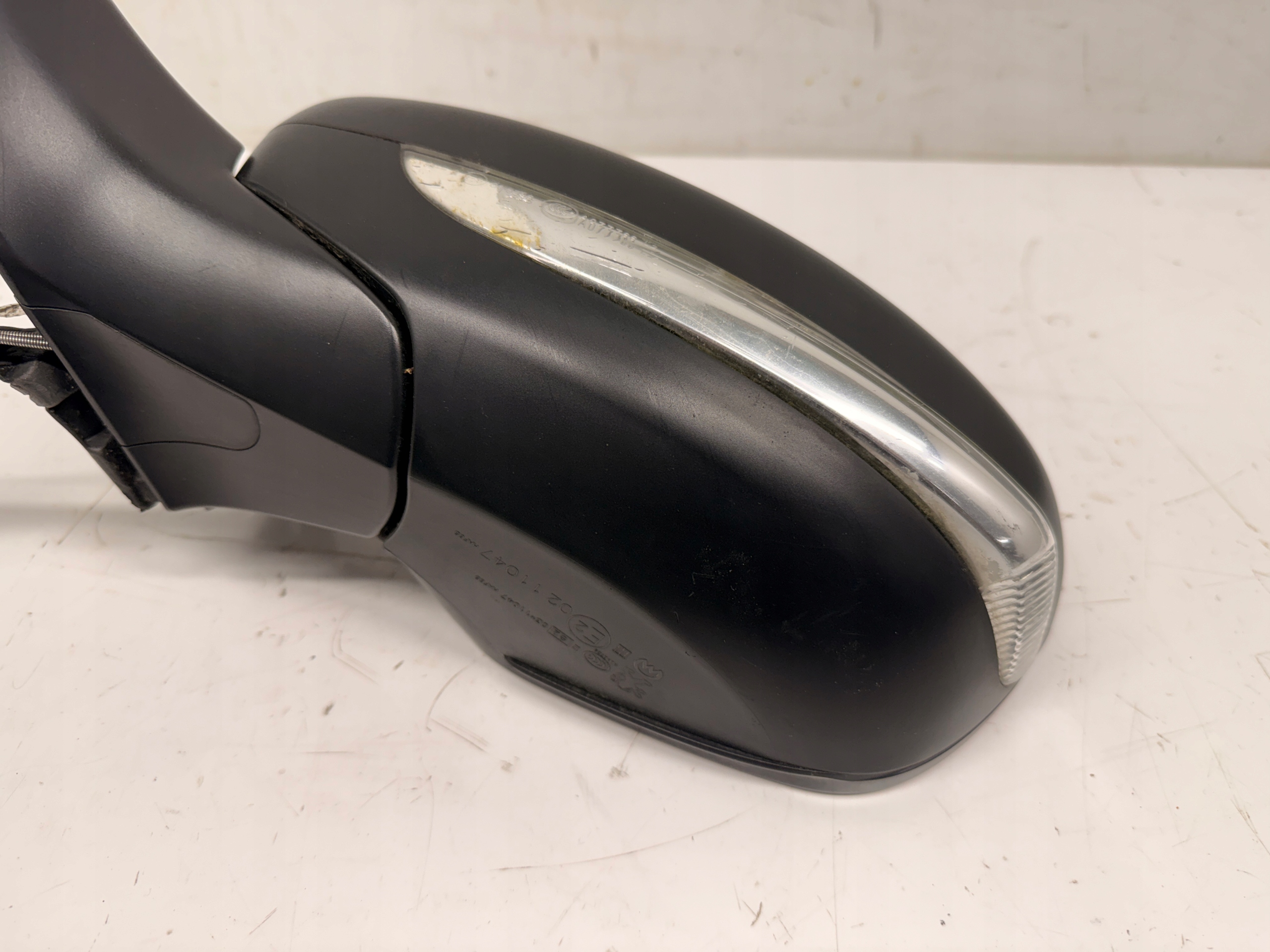 Peugeot 208 mirror left 2 pin manually