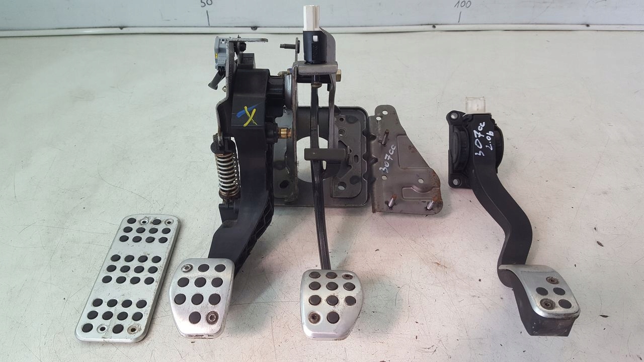 pedale komplet Peugeot 307CC 2,0