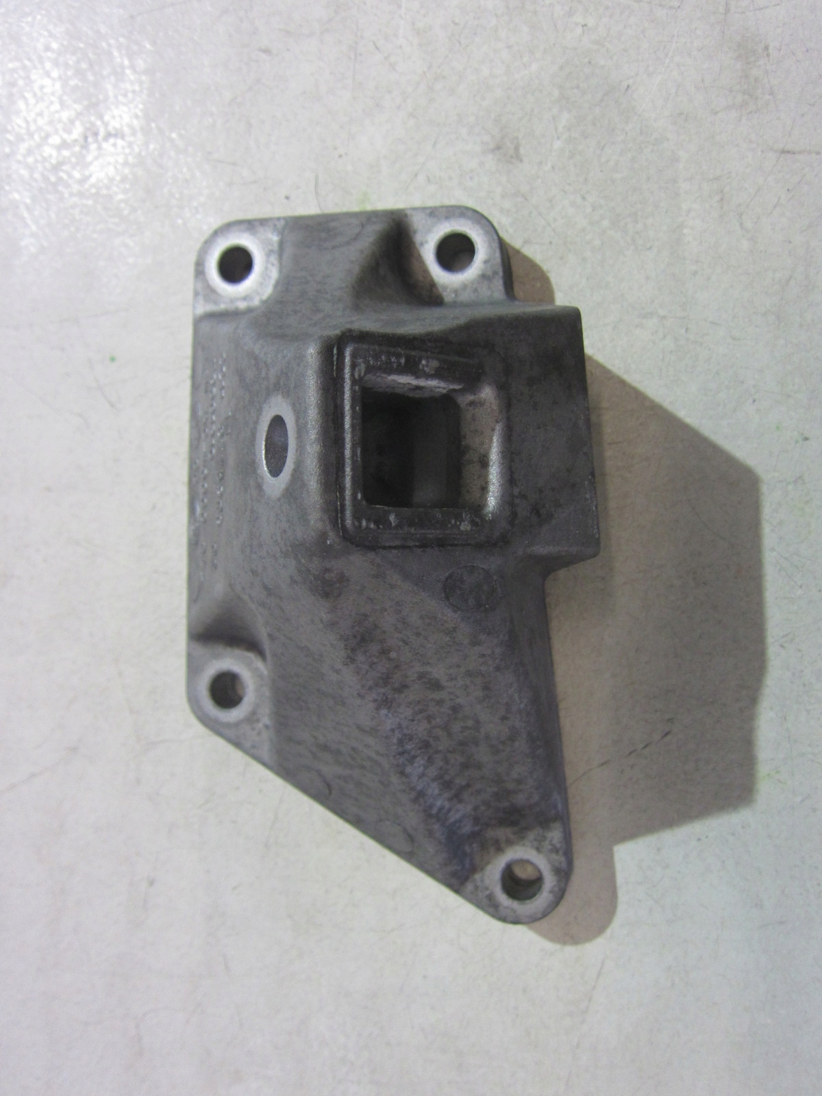 BMW F10 550i N63 F01 engine mount left 6775903