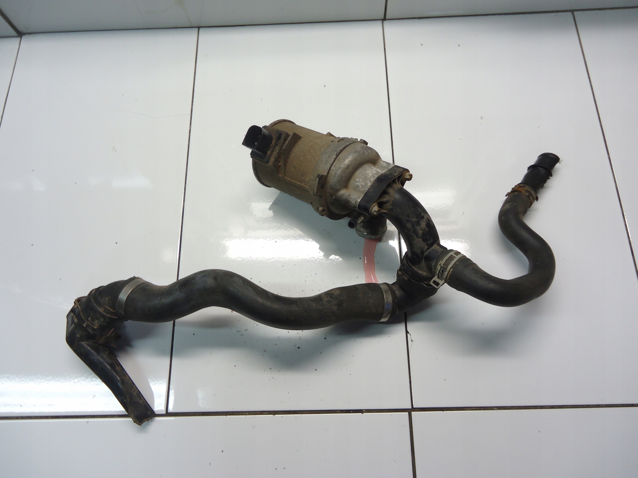 MERCEDES W205 2.0CGI supplementary water pump A2742000207