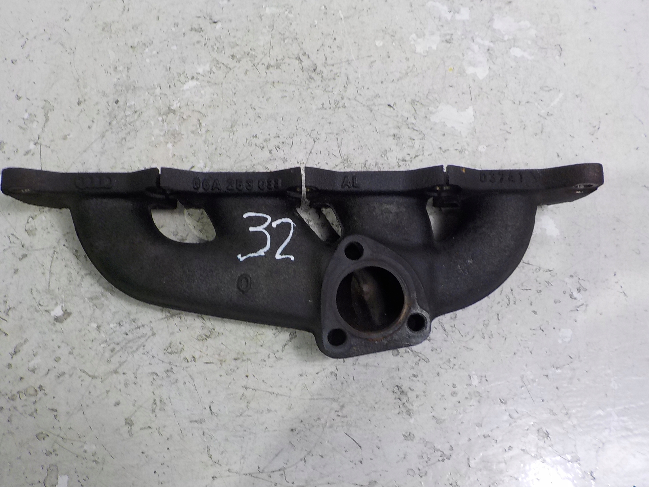 VW AUDI 1.8 T ВИПУСКНИЙ КОЛЕКТОР 06A253033AL