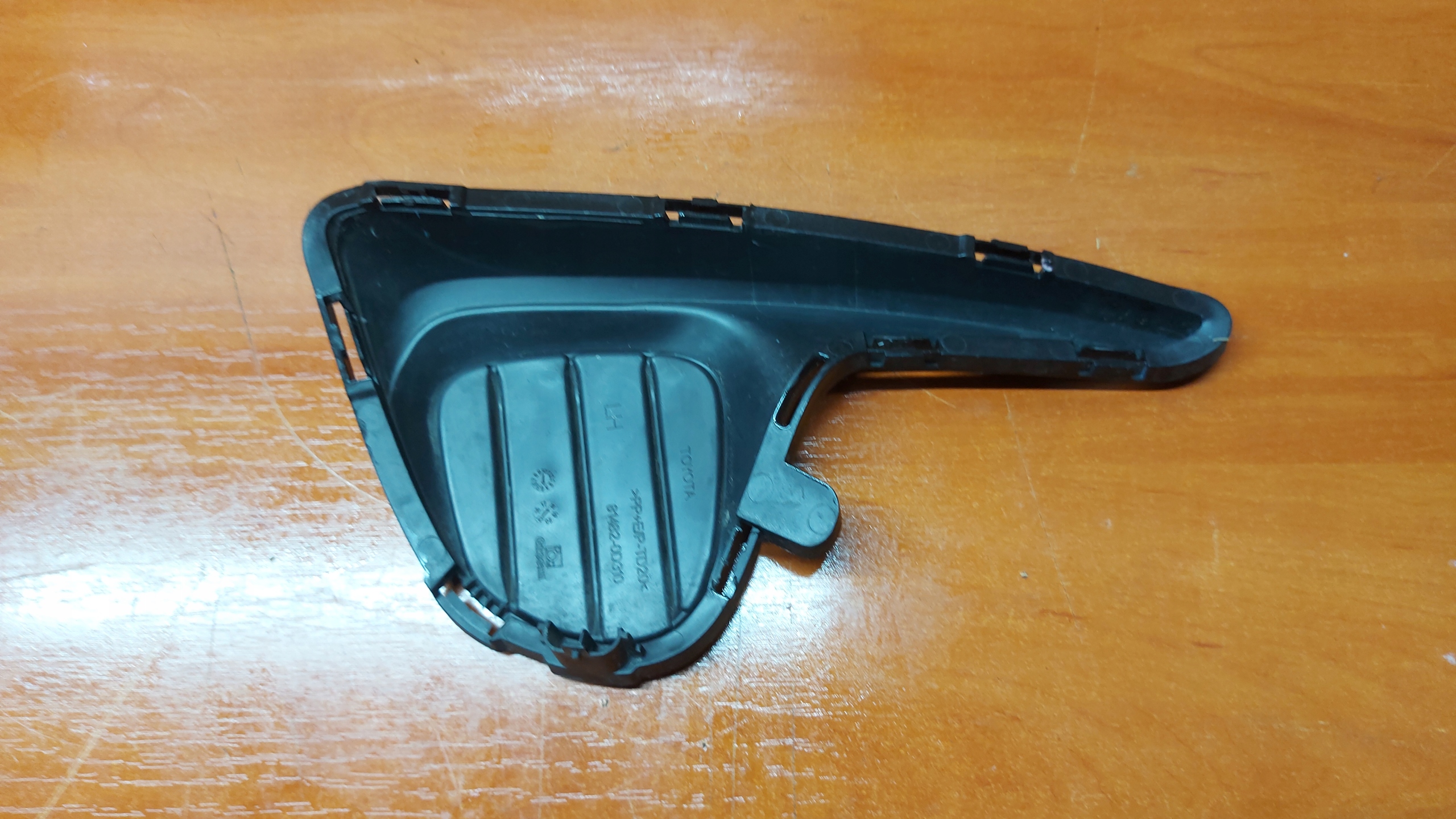 spoiler grid of a bumper left left front front TOYOTA YARIS III 17