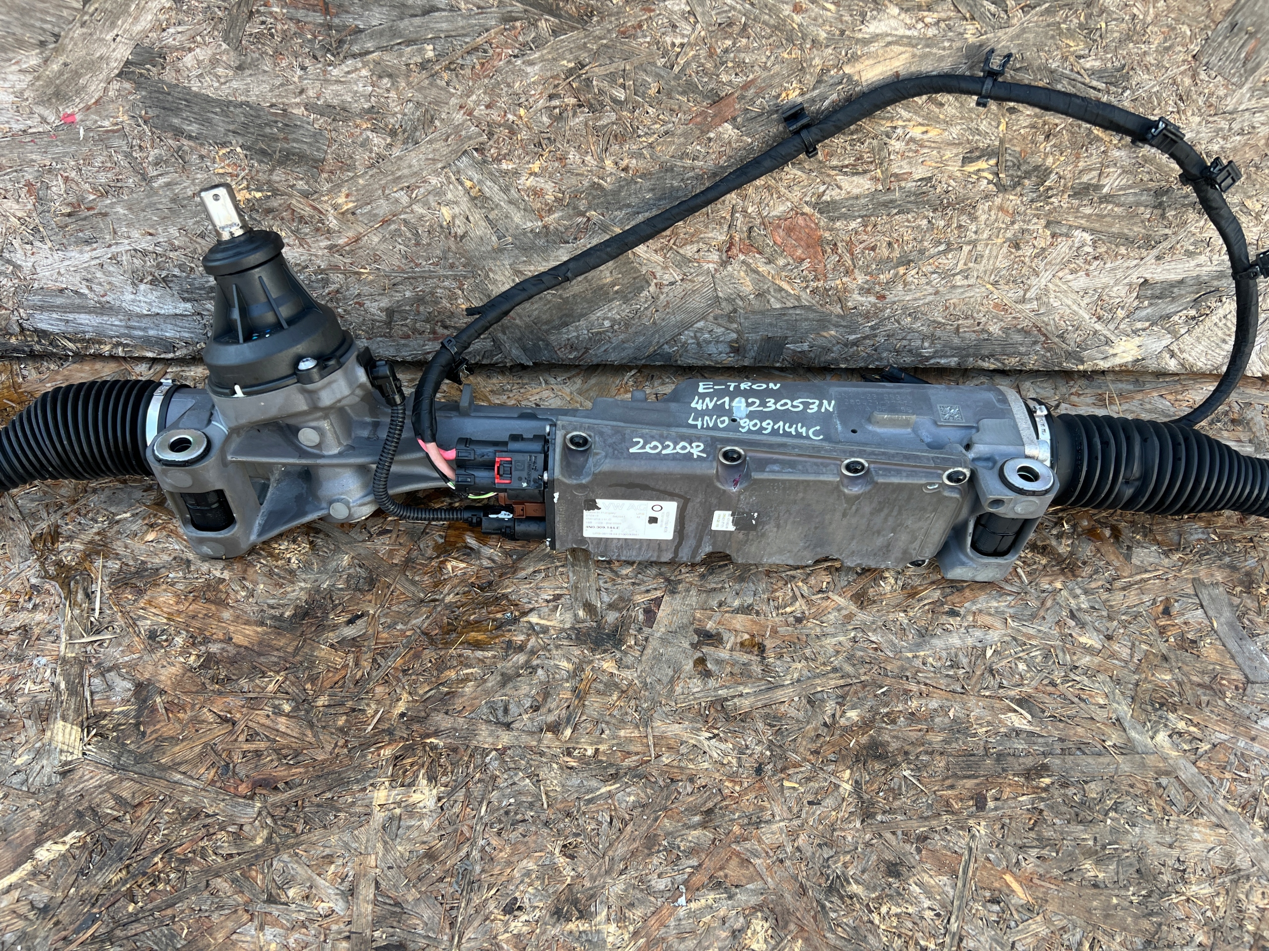 Boîter direction Boîter direction AUDI E-TRON Q8 Q7 4N1423053M