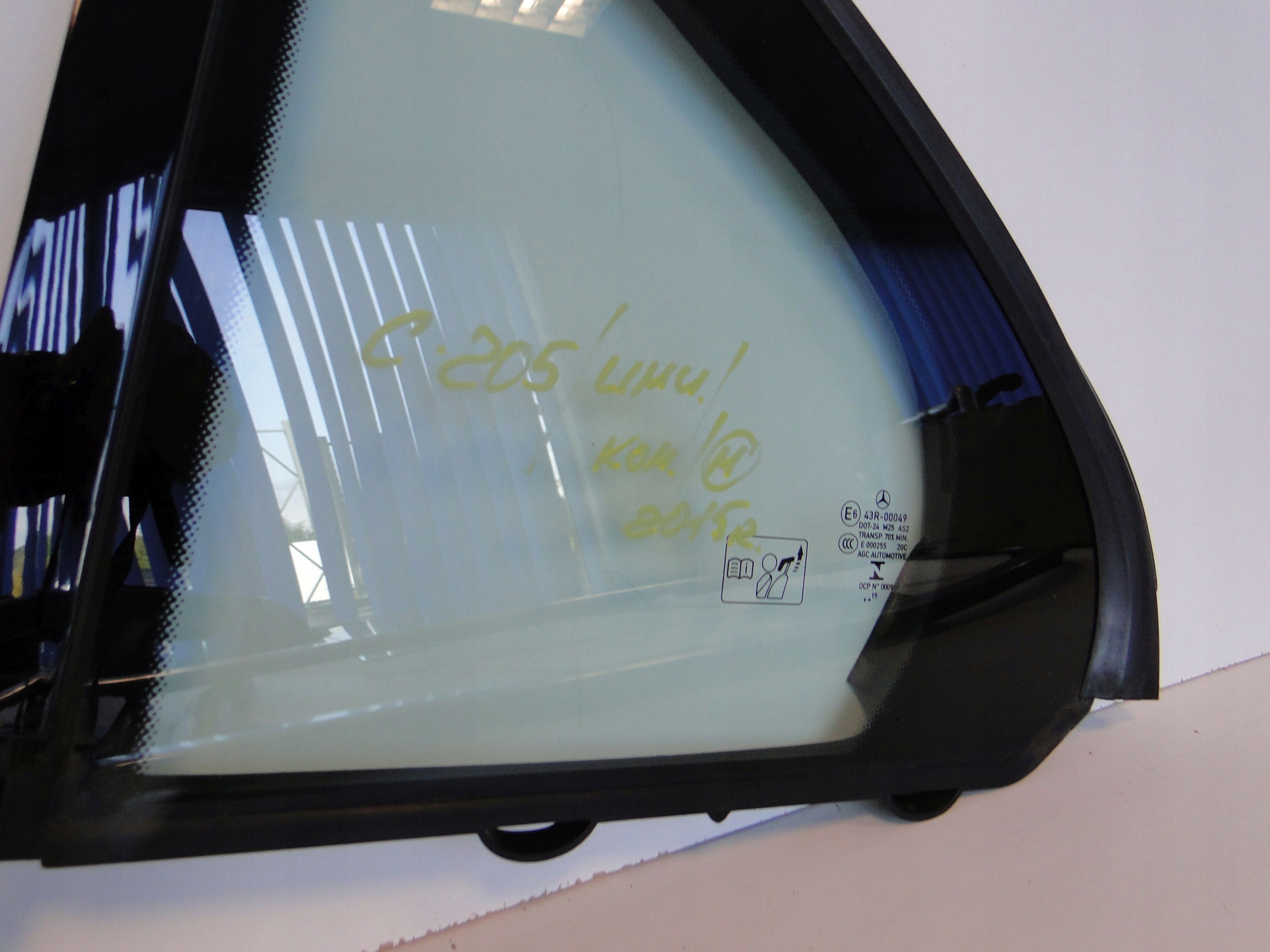 MERCEDES C KLASA 205 W205 SZYBA TYLNA LEWA TRÓJKĄT Producent części Mercedes-Benz OE