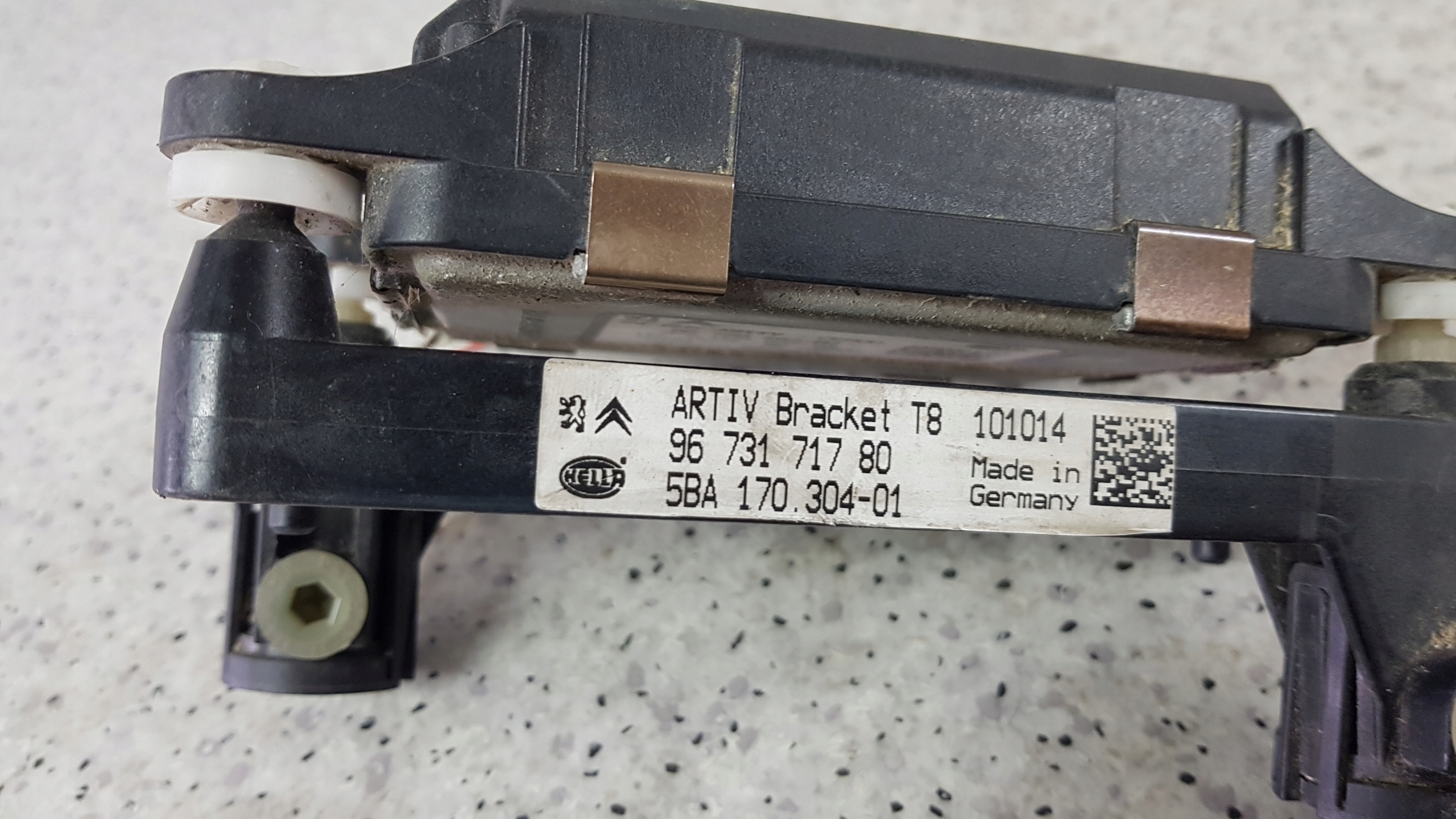 PEUGEOT 3008 5008 RADAR SENSOR Sensor ZBLIZENIOWY 9673046780 D 9385