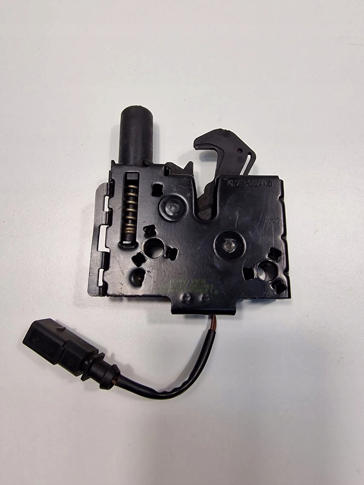 SKODA KODIAQ ЗАМОК КАПОТА 565823509