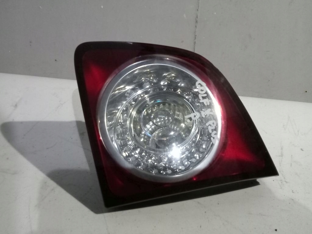 VW Golf V plus light right rear part to the bonnet