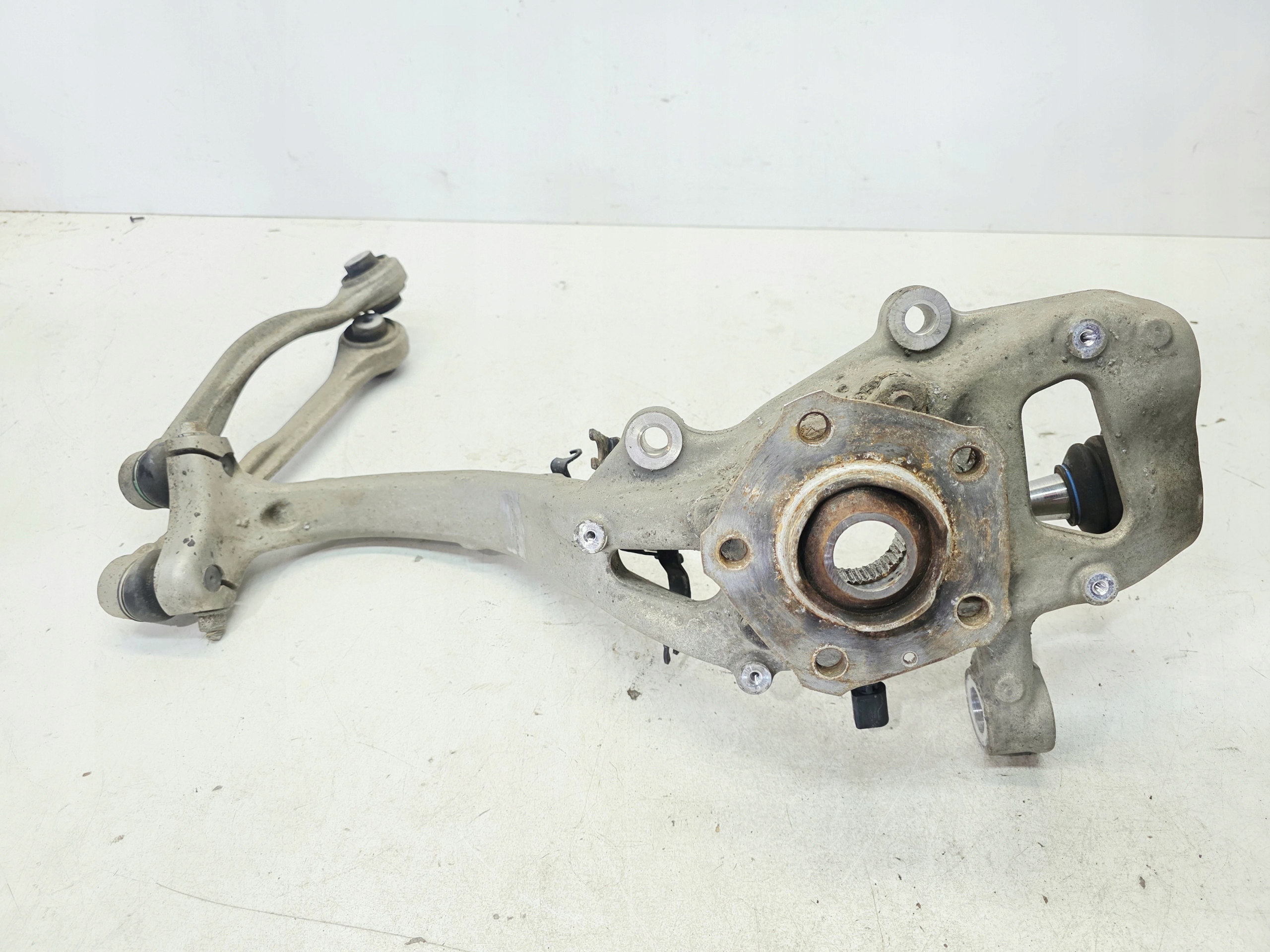 otoč čepu levý předek AUDI A6 C8 4K0407241D 4K0407559D