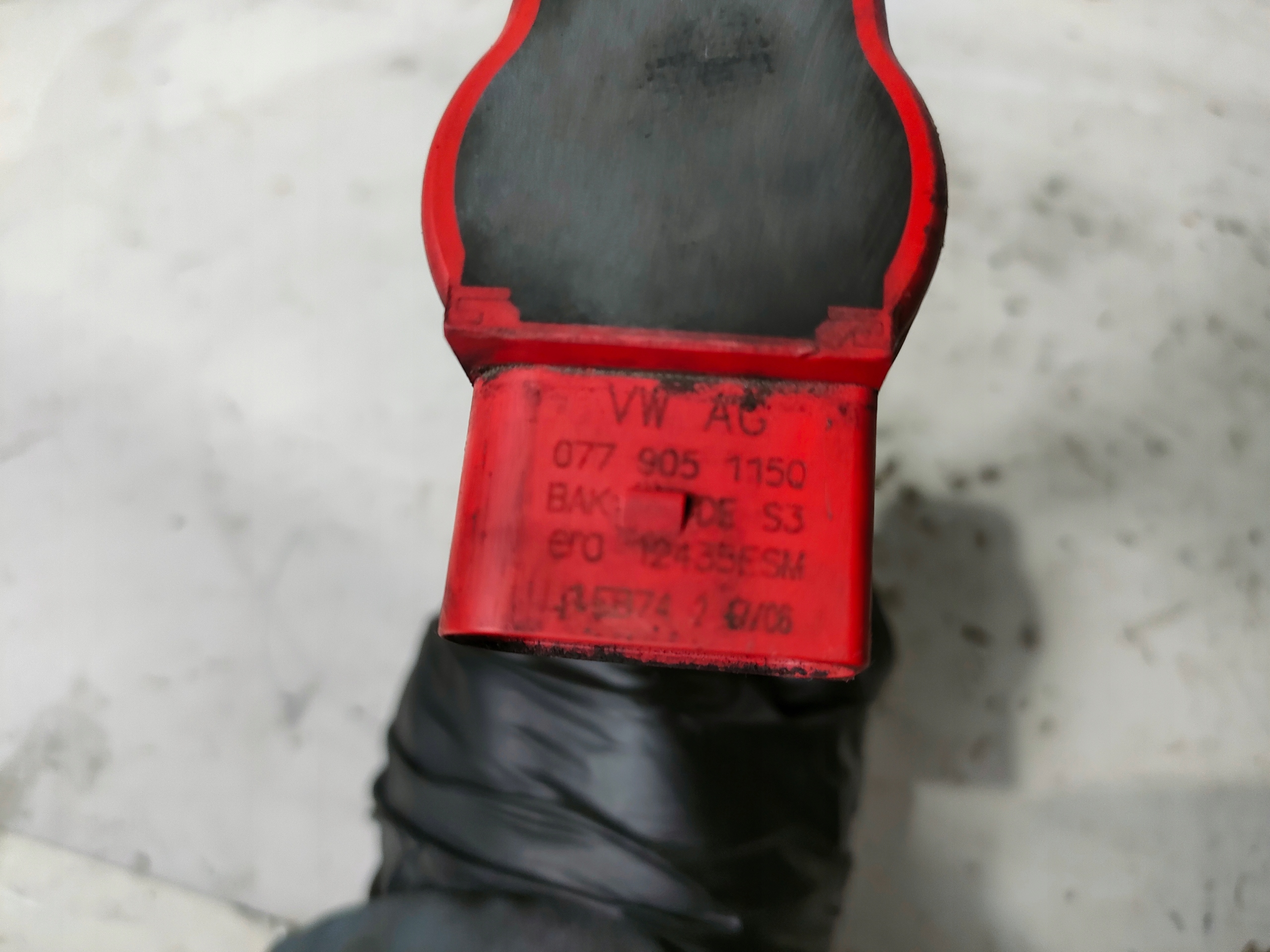 AUDIi A4 S4 B7 8E 8H 3.7 4.2 coil ignition 077905115Q