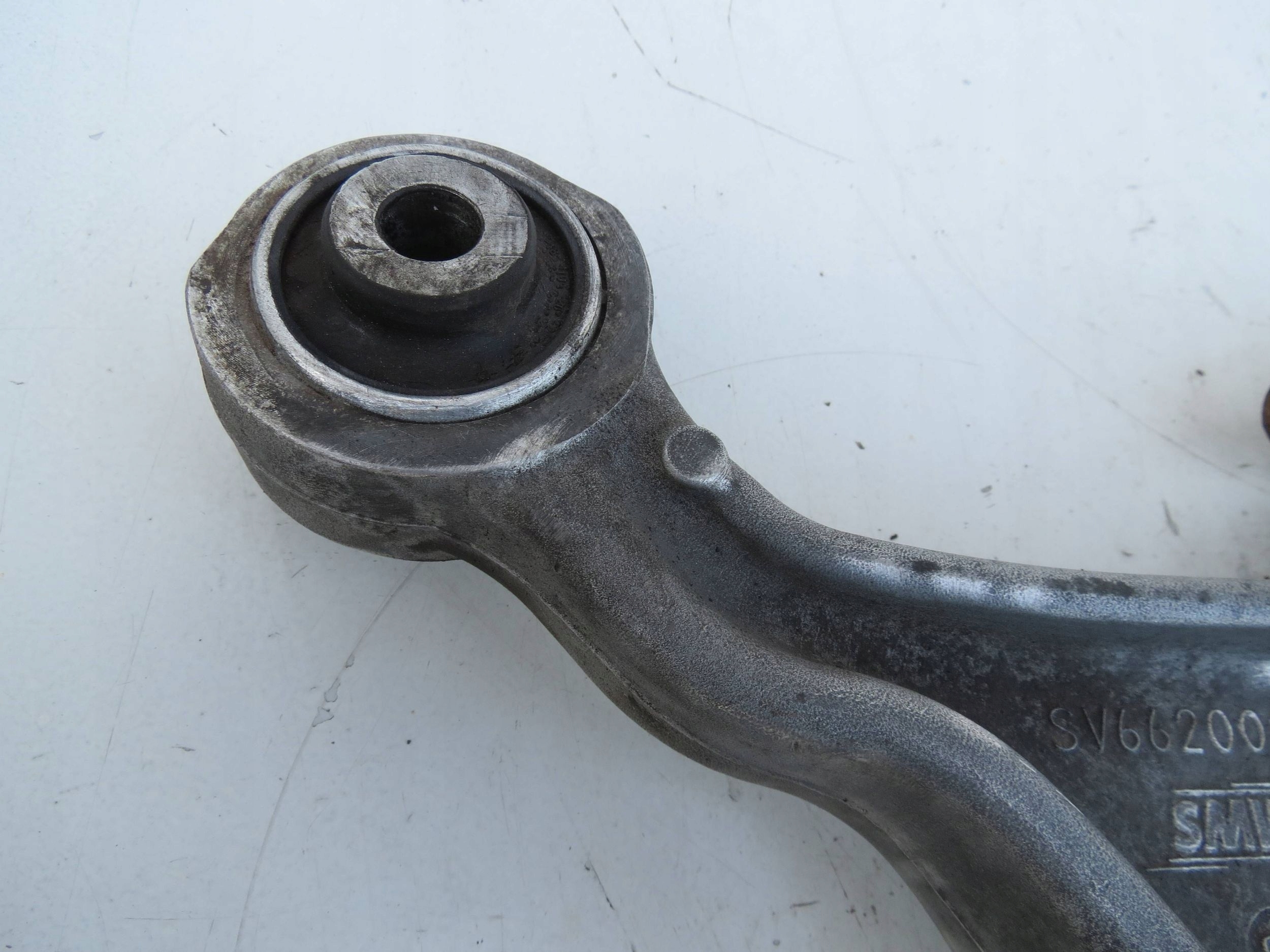 arm right front VOLVO XC70 II CROSS AWD 2.4D 185KM 2000-2007r 08646376