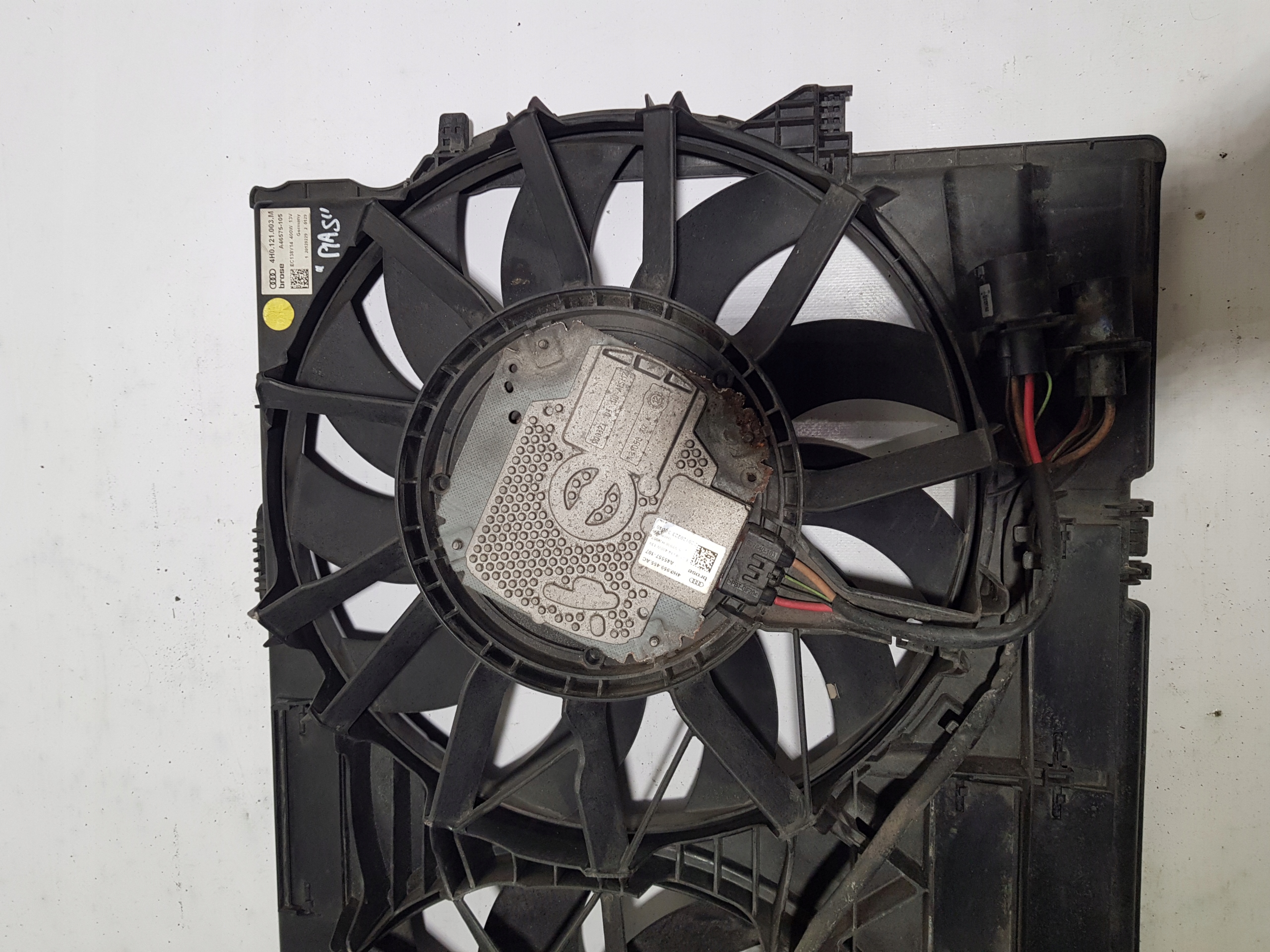ventilátor chladiče vrtule obal AUDI A8 D4 3.0 TDI 4H0121003M