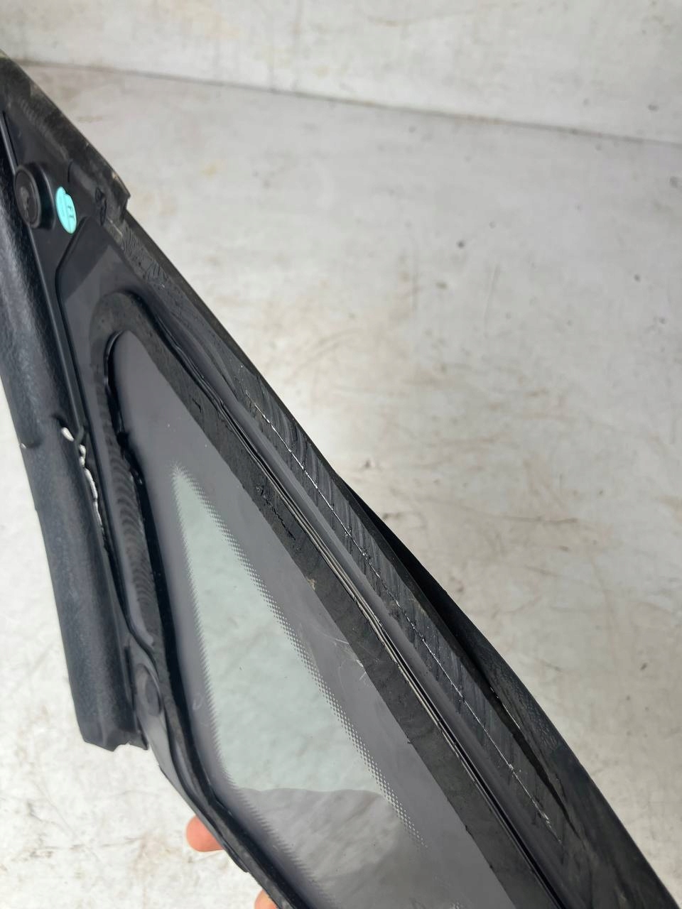 window bodywork TROJKAT right rear part RENAULT ARKANA 24 ROK