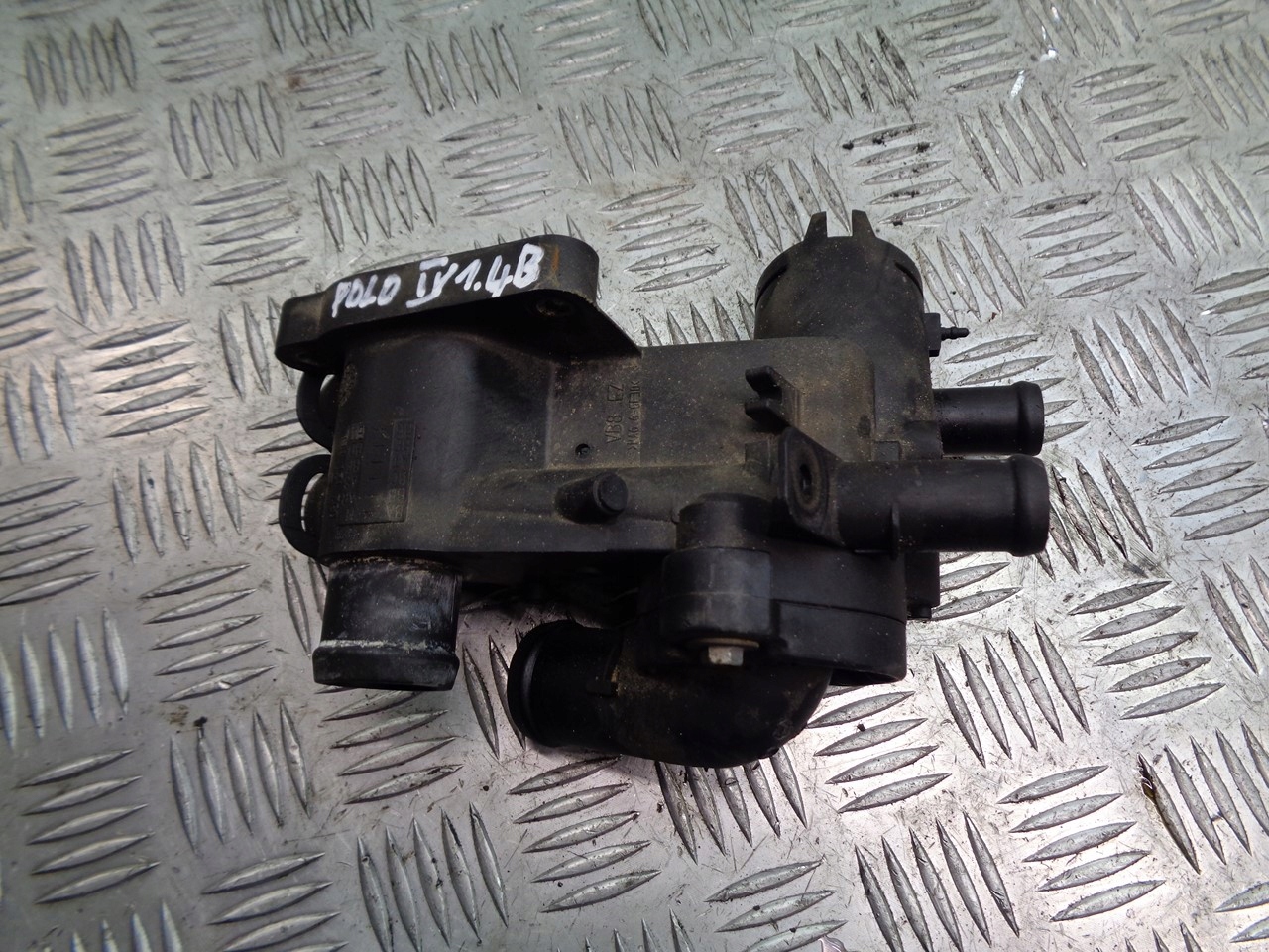 OBUDOWA TERMOSTATU VW POLO IV 1.4 032121111