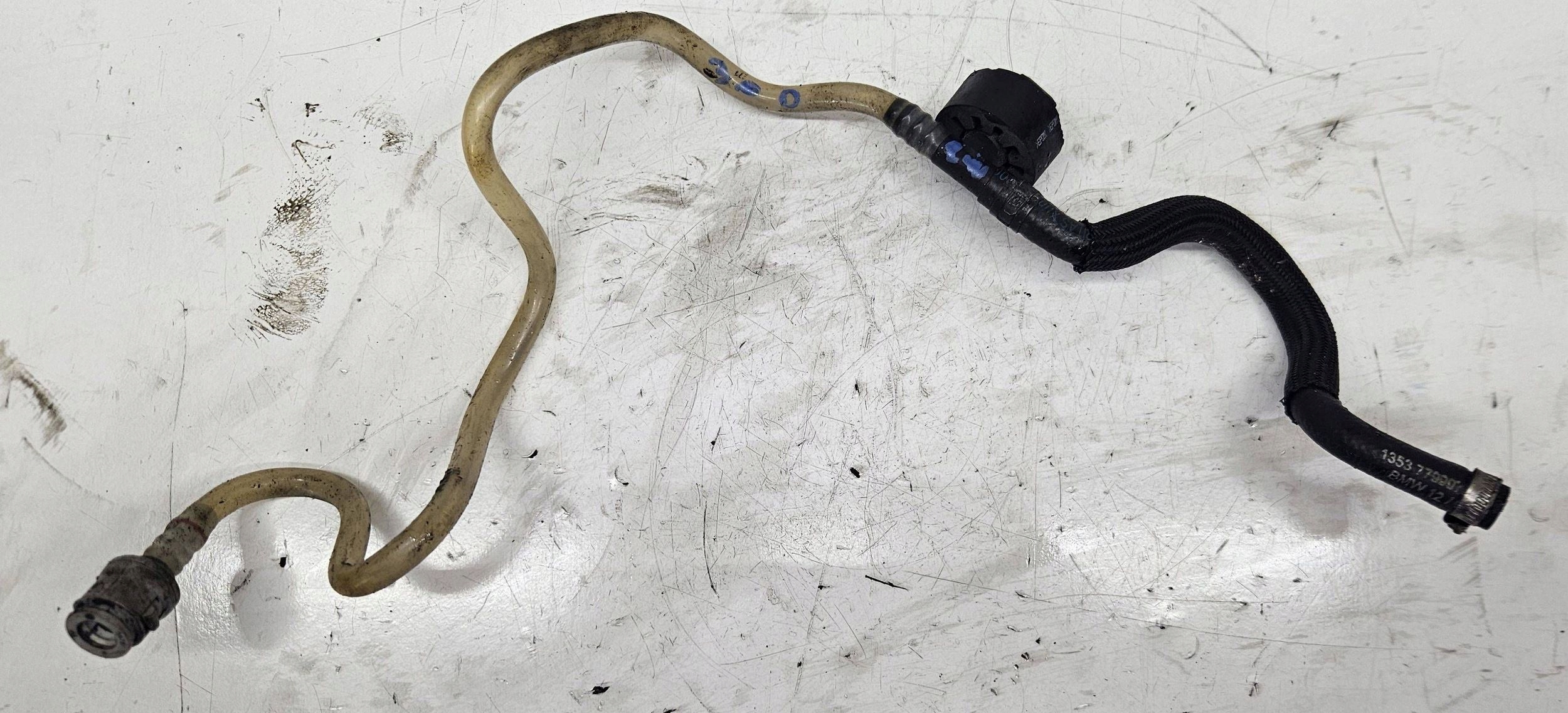 BMW 5 E60 E61 E70 M57N 3.0D 7799972 fuel line rohr