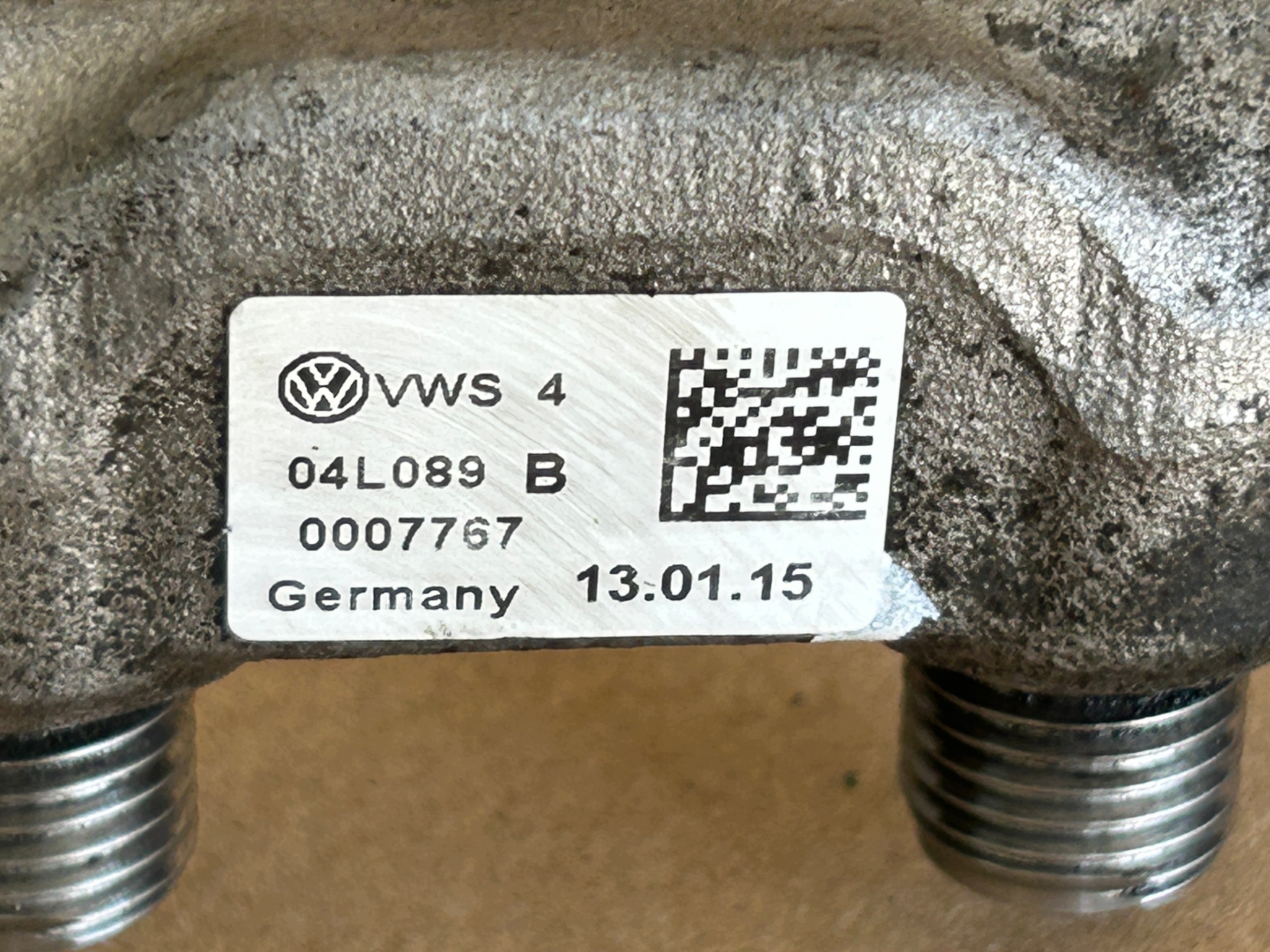 SKODA VOLKSWAGEN AUDI 1,6 TDI rampe injection 04L089B