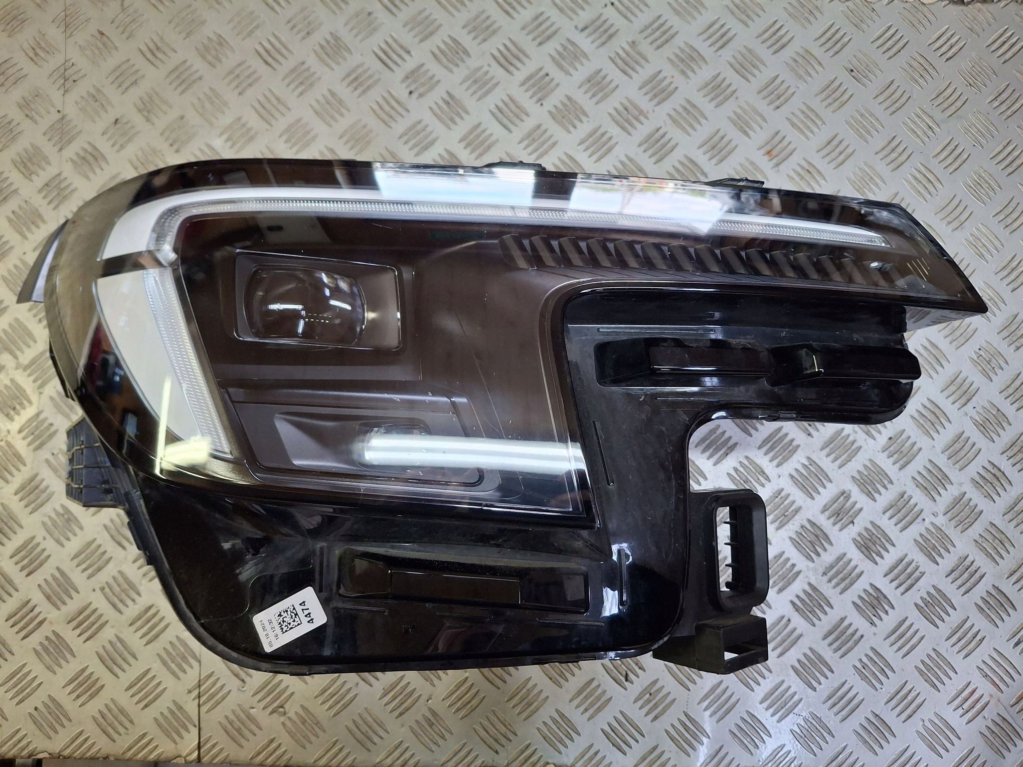 svetlo pravá predná FULL LED FORD EXPLORER EV 2023R->