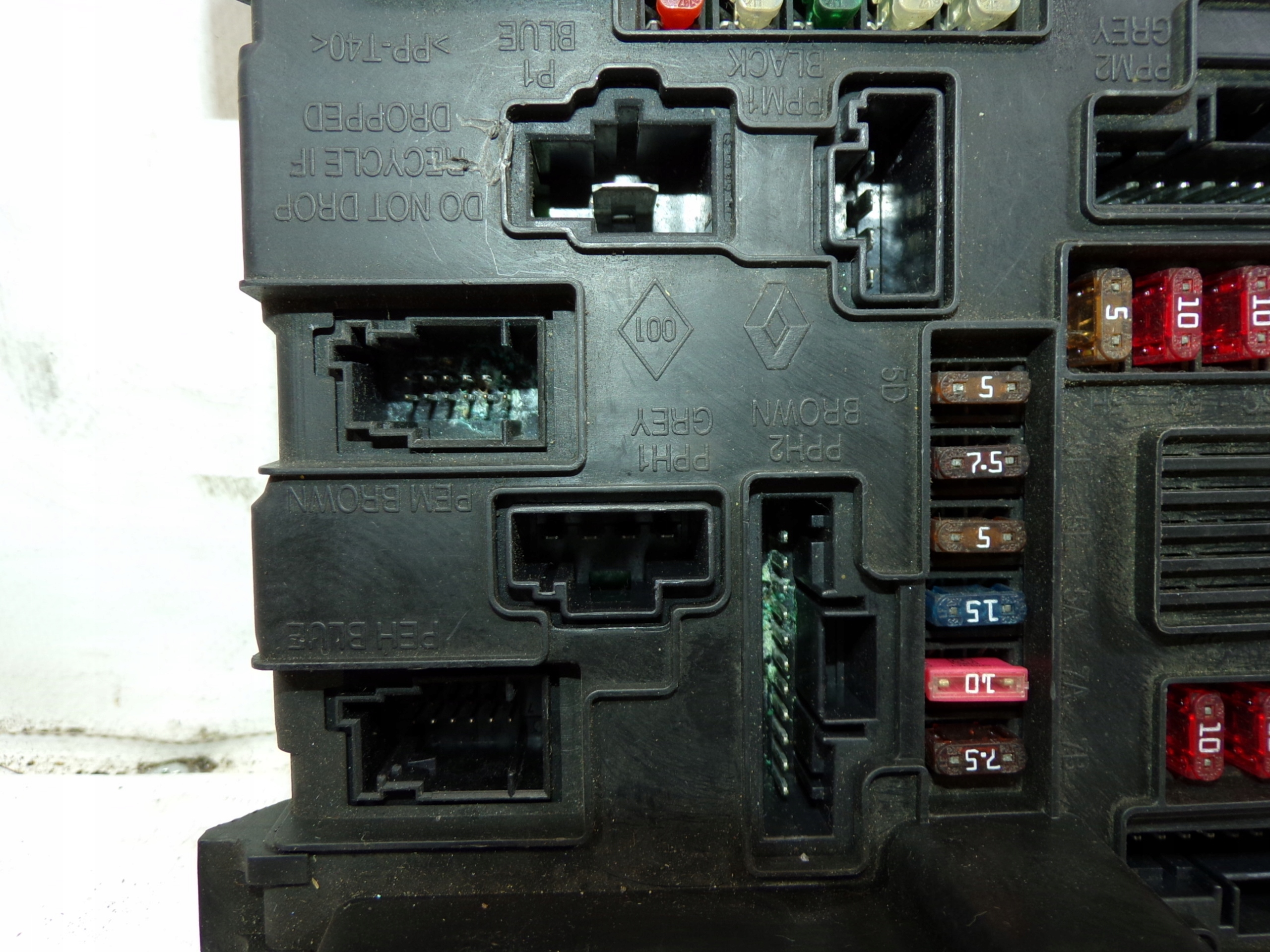 MODUŁ BSI RENAULT MEGANE 2 II 8200262385A (1) (SK2) Numer katalogowy części MODUŁ BSI RENAULT MEGANE 2 II 8200262385A