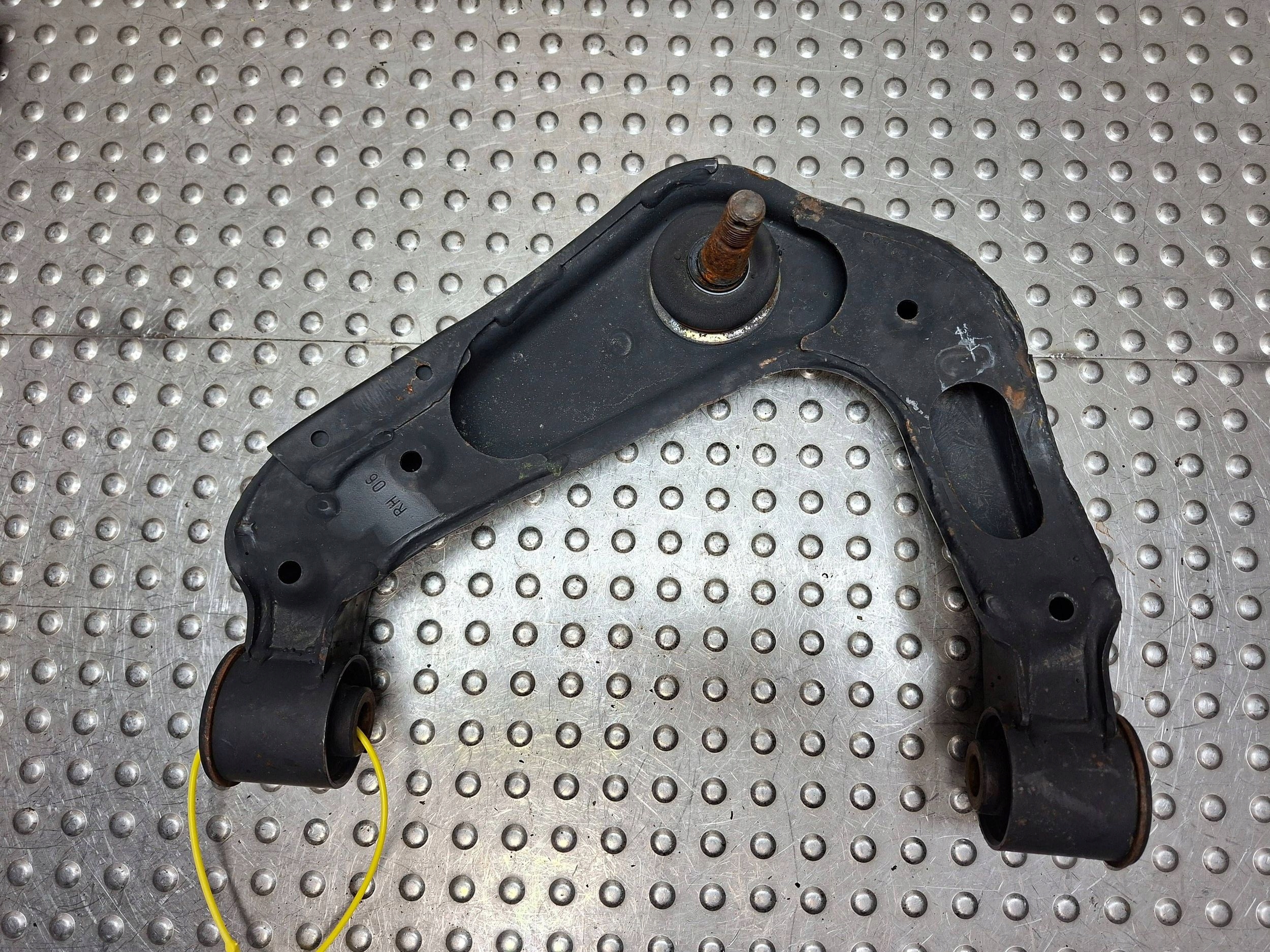 arm right front upper NISSAN NAVARA D40 PATHFINDER R51 06-14