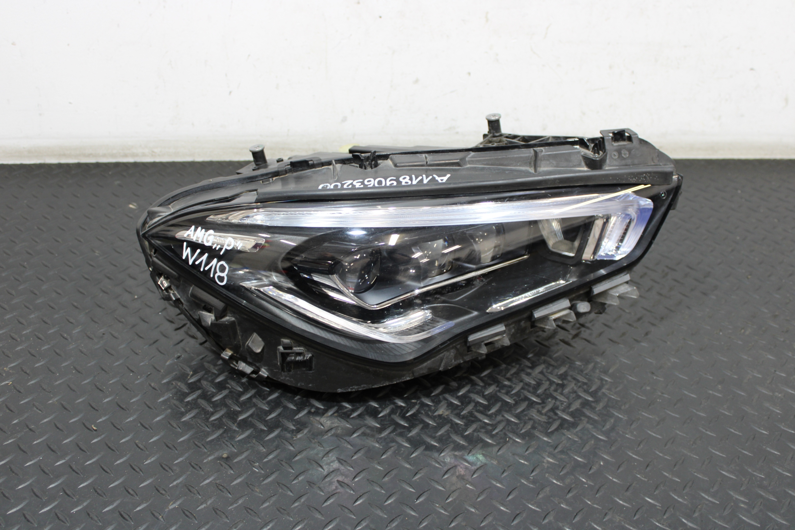 lights front front LED CLA II 2 W118 SB AMG A1189063200 A1189063100