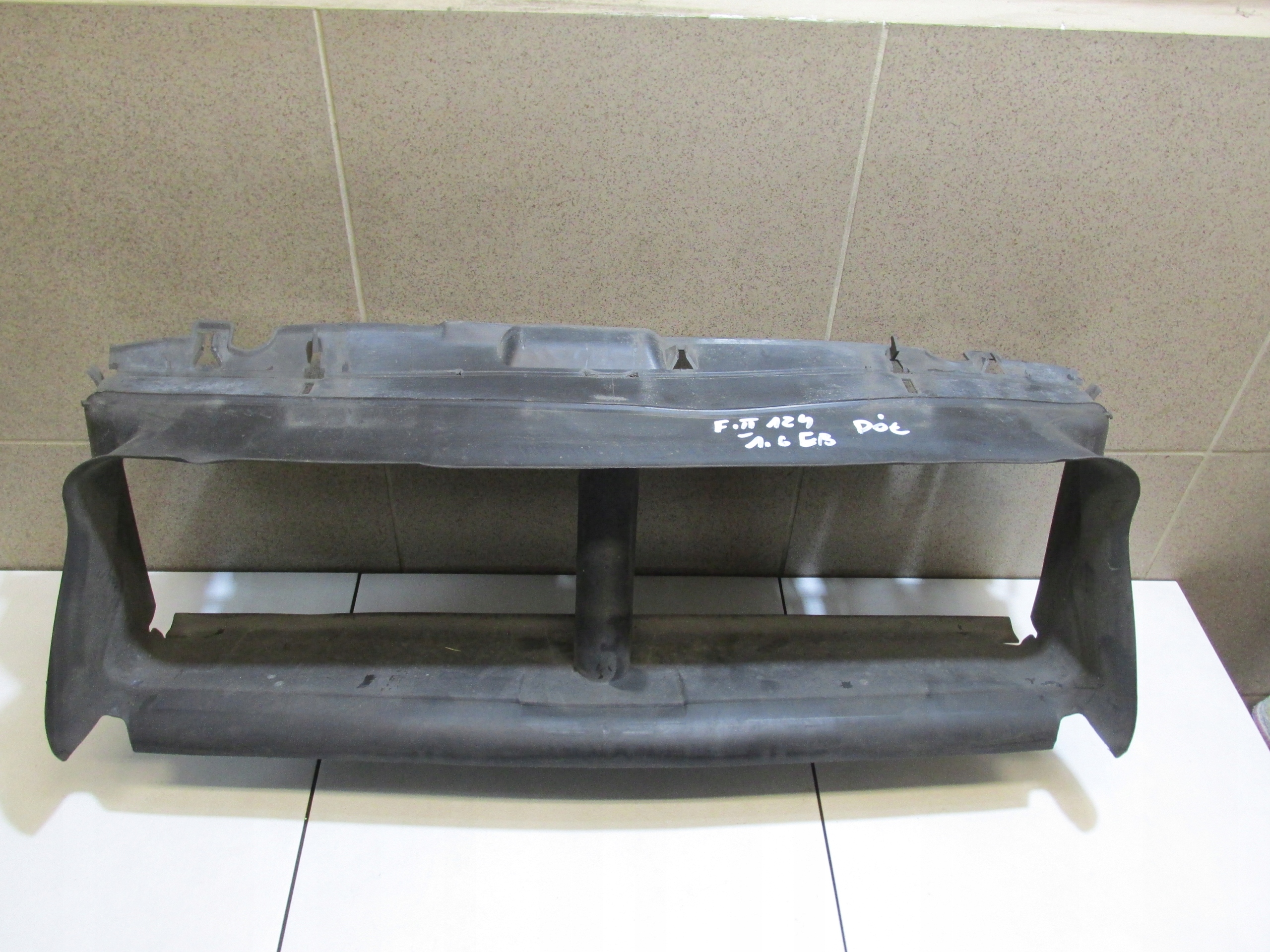 8M51-8314-BC - РУЛЕВОЕ КОЛЕСО ВОЗДУХОЗАБОРНИК FOCUS MK3 1,6 ECOBOOST