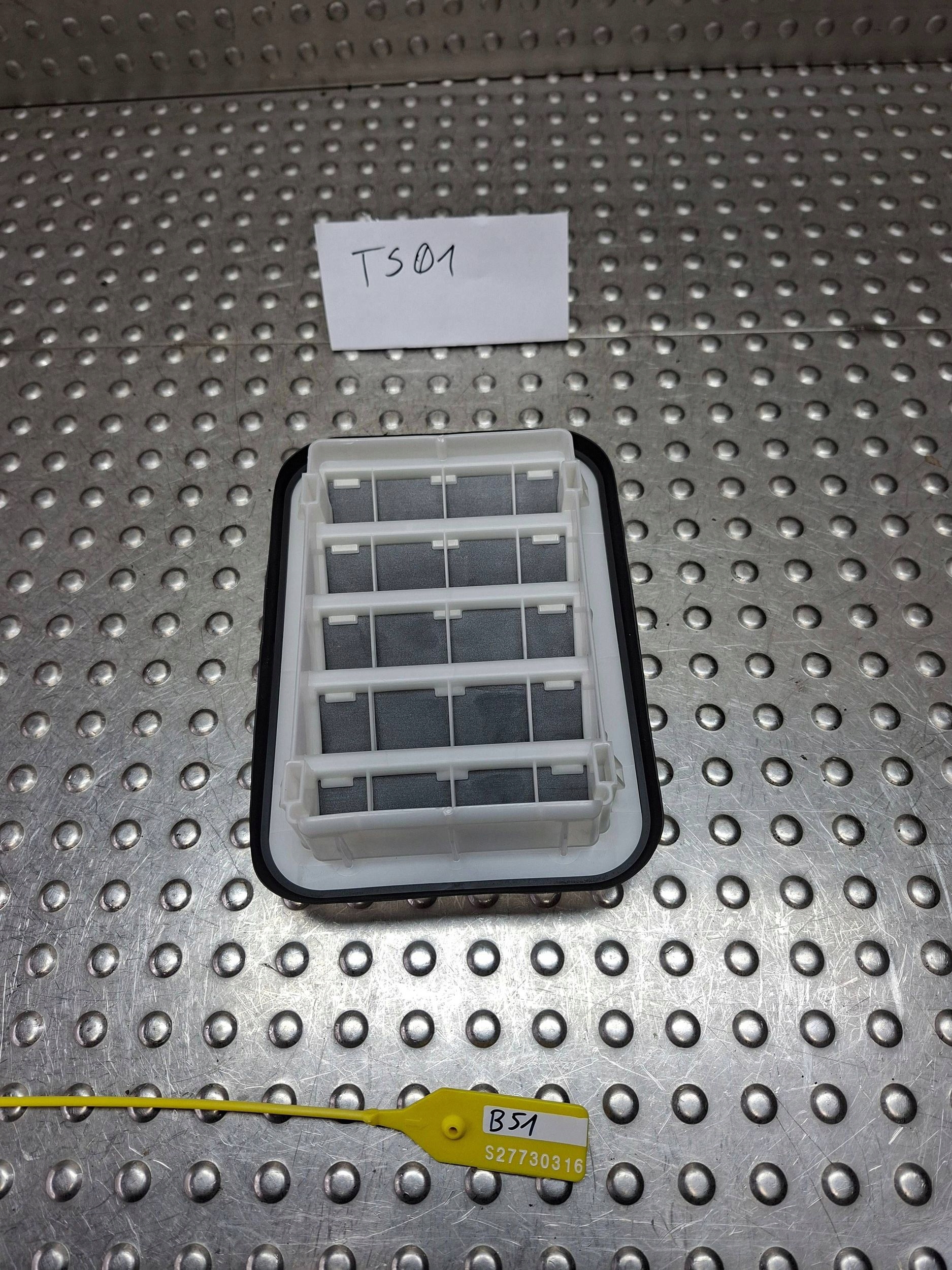 grid WENTYLACYJNA DEKOMPRESYJNA rear part TOYOTA COROLLA E21 19