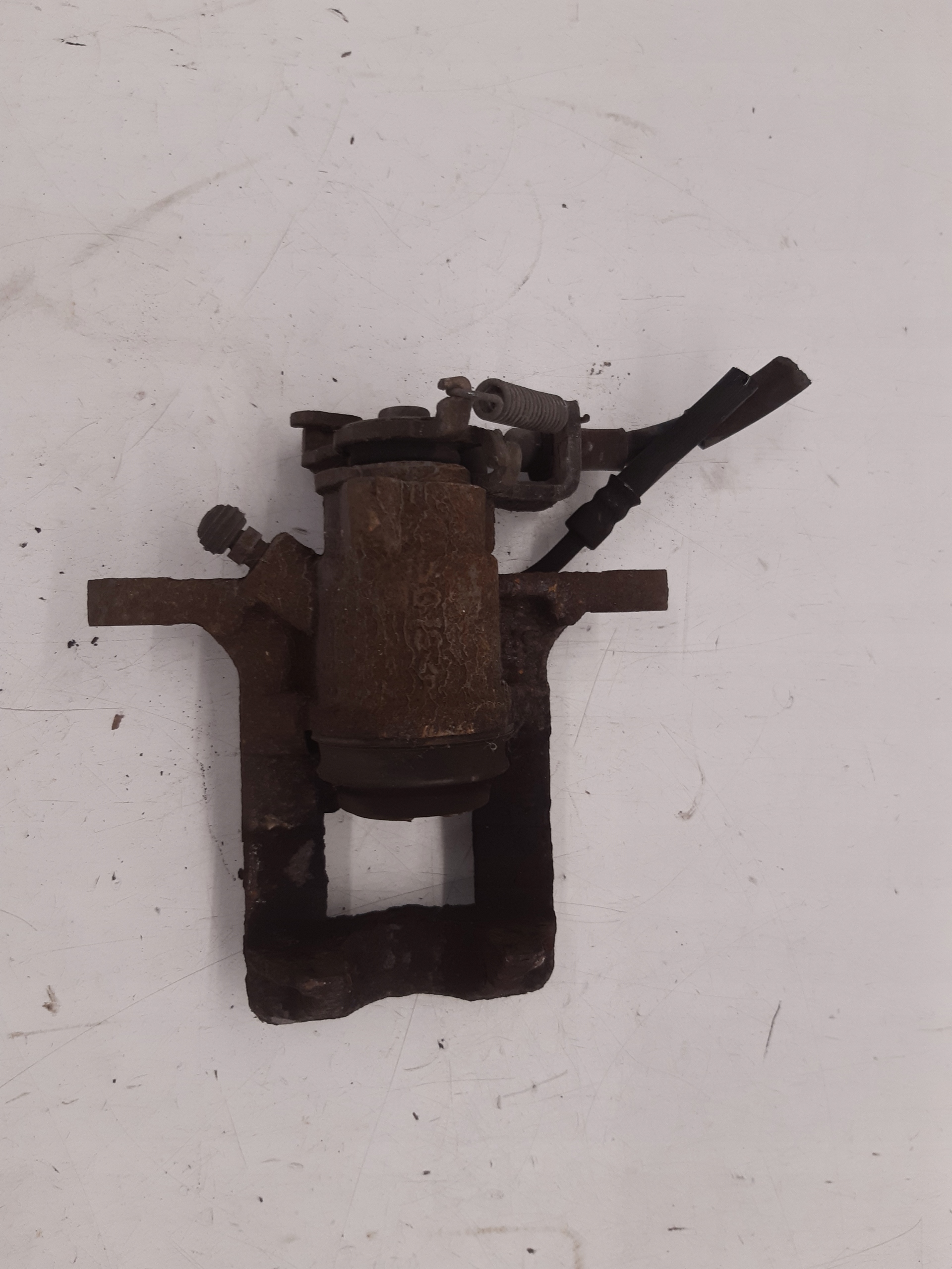 caliper right rear part Opel Mokka A 1,6 CDTI