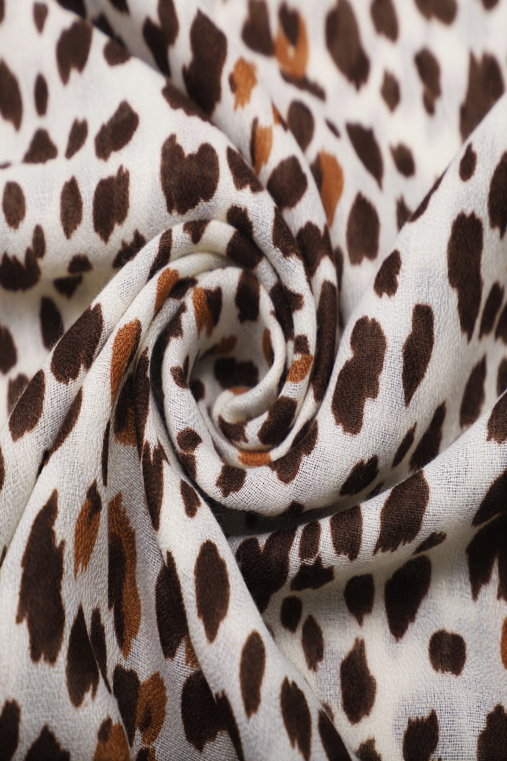 SZAL SZALIK DAMSKI WIOSENNY wzór print w panterkę Model szal damski