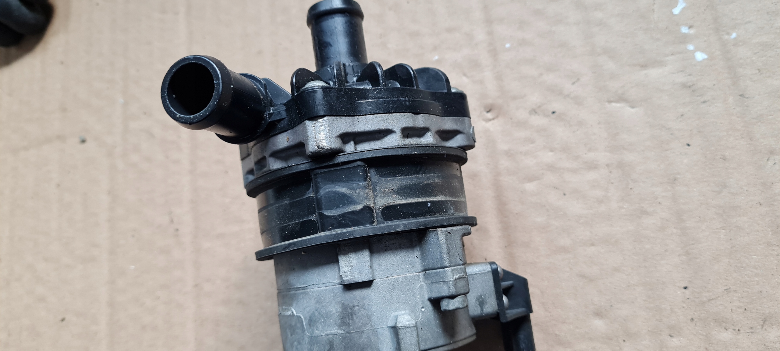 S6 C7 4G A6 pumpa vode 4.0 TFSI 8K0965567B S7 4G A7