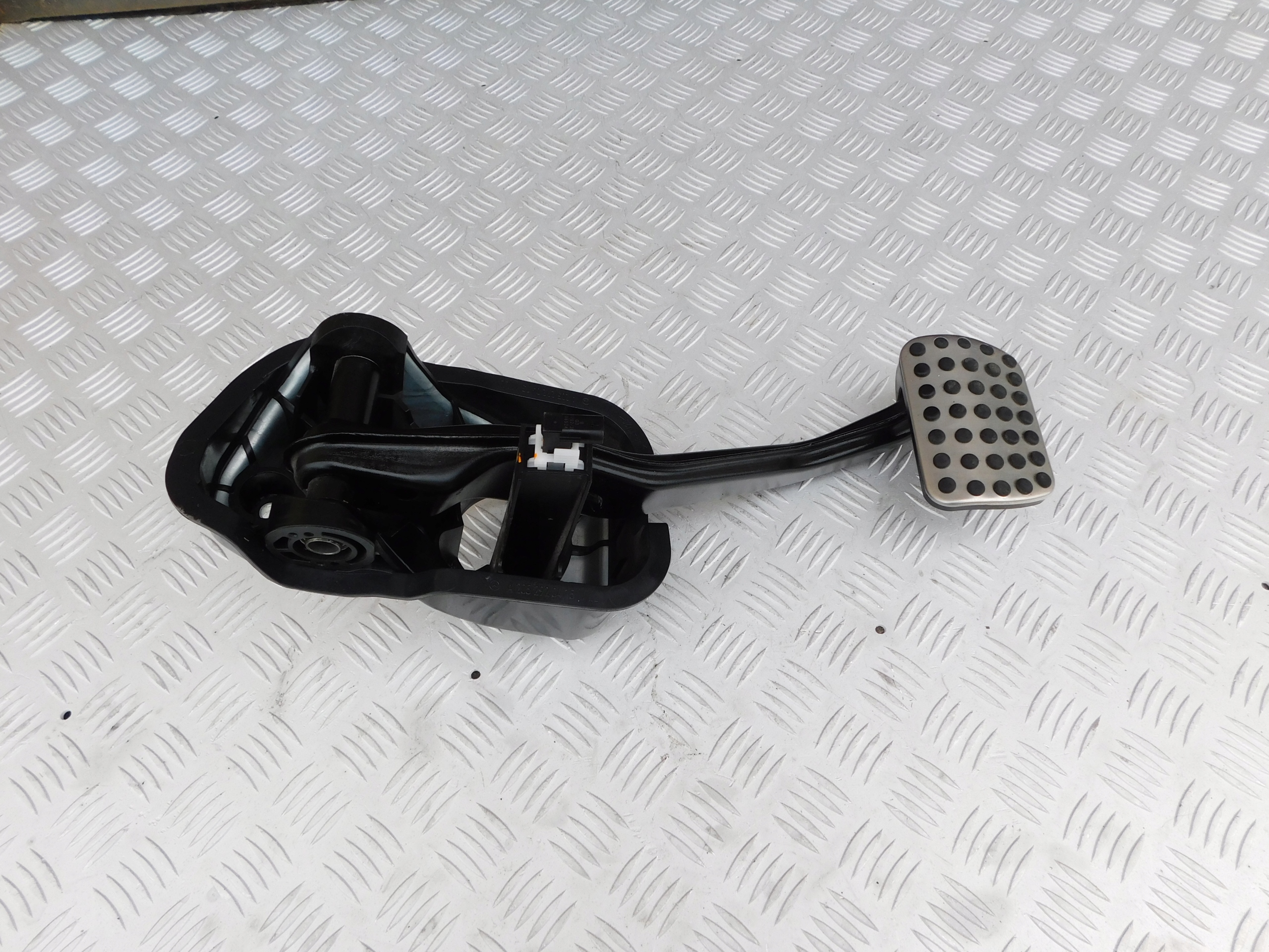 Mercedes GLC pedal Bremse AMG A2052920415