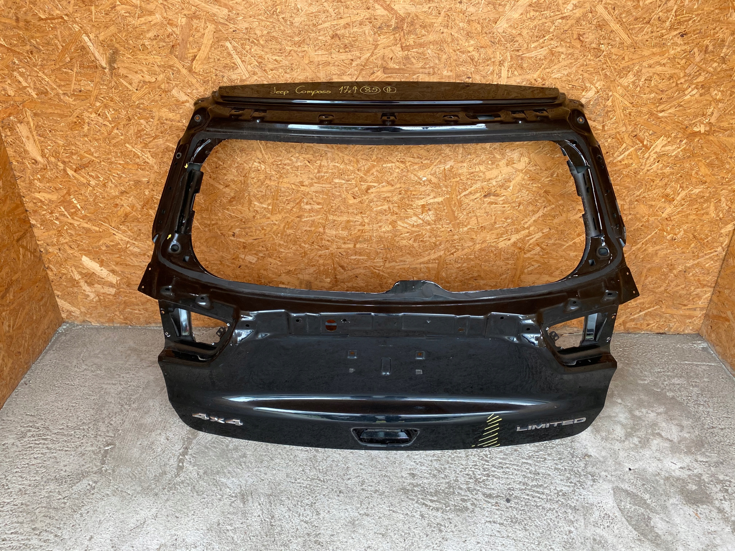 JEEP COMPASS 2017r- KLAPA BAGAŻNIKA TYŁ POZNAŃ