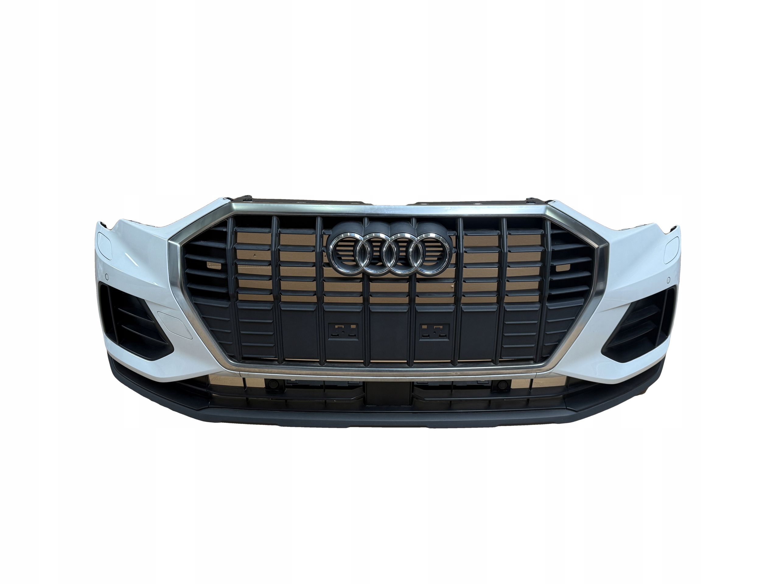 AUDI Q3 83A nárazník předek LS9R