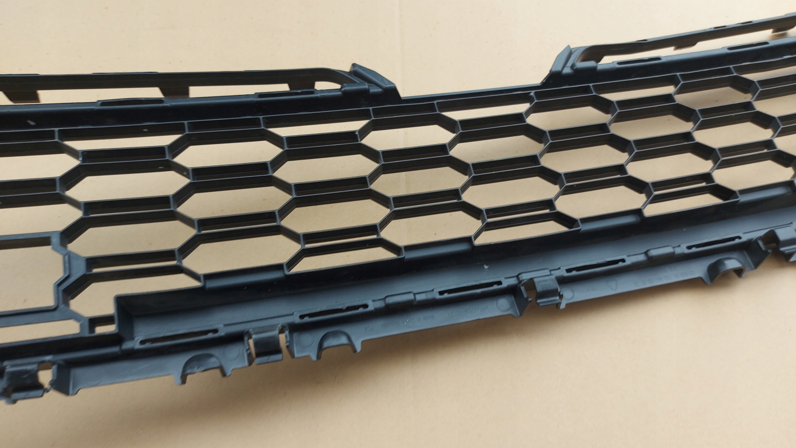 grid of a bumper central front front SKODA KAMIQ 18