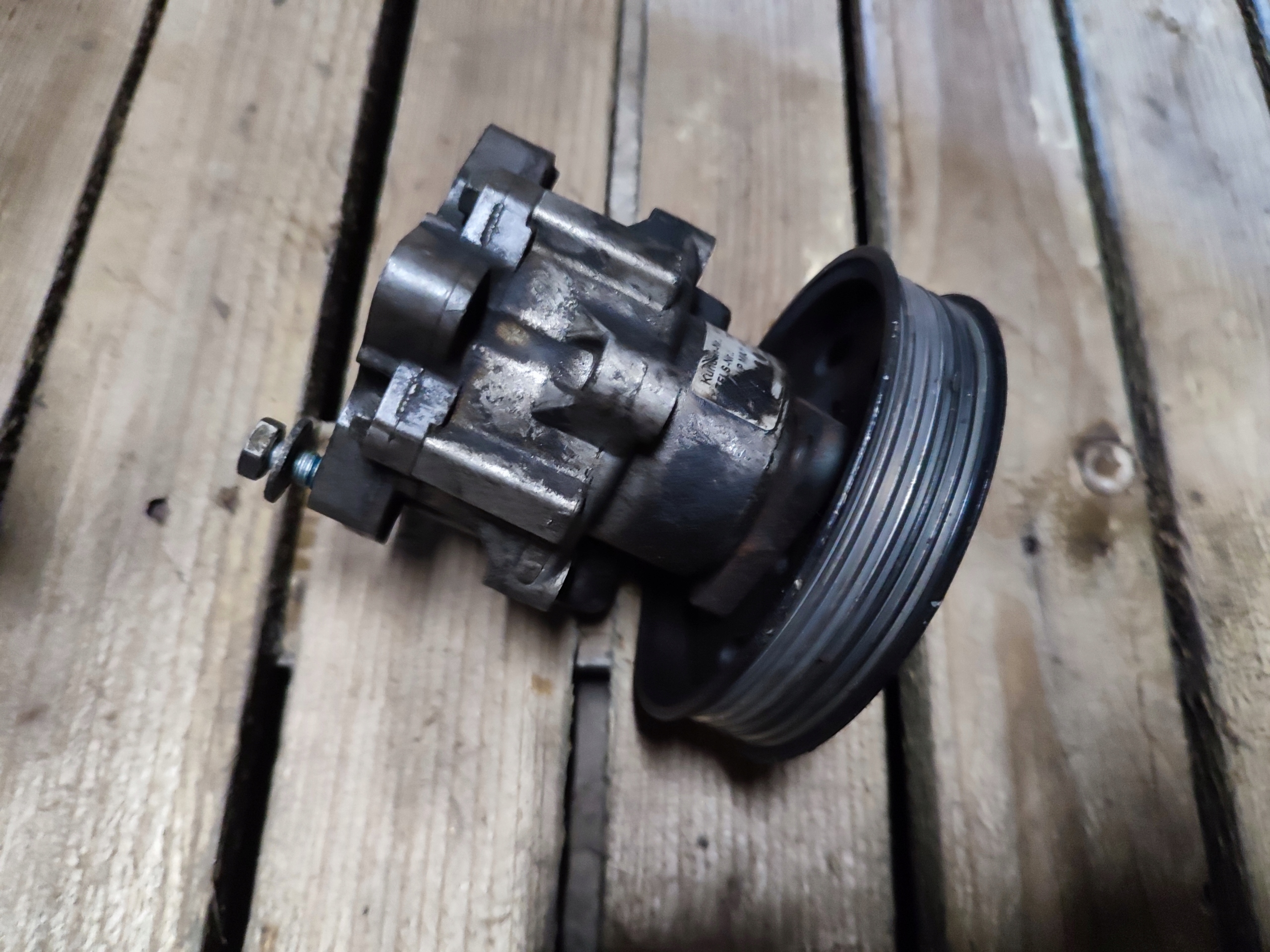 Насос гидроусилителя AUDI A6 C6 2.0 TDI 4F0145155E