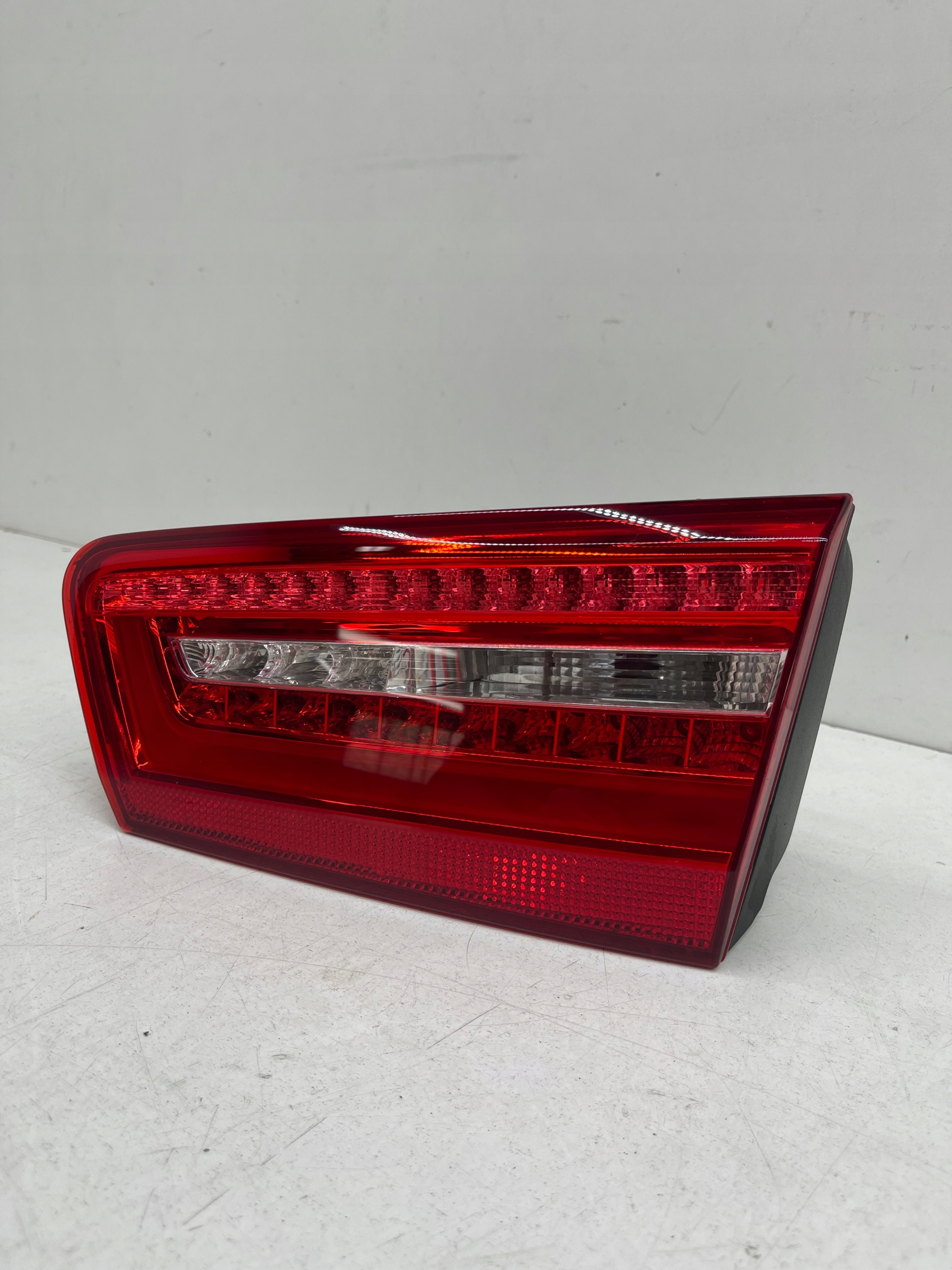 AUDI A6 C7 AVANT ФАРА В ДВЕРІ БАГАЖНИКА ПРАВИЙ ЗАД. LED ОРИГІНАЛ ІДЕАЛ.!