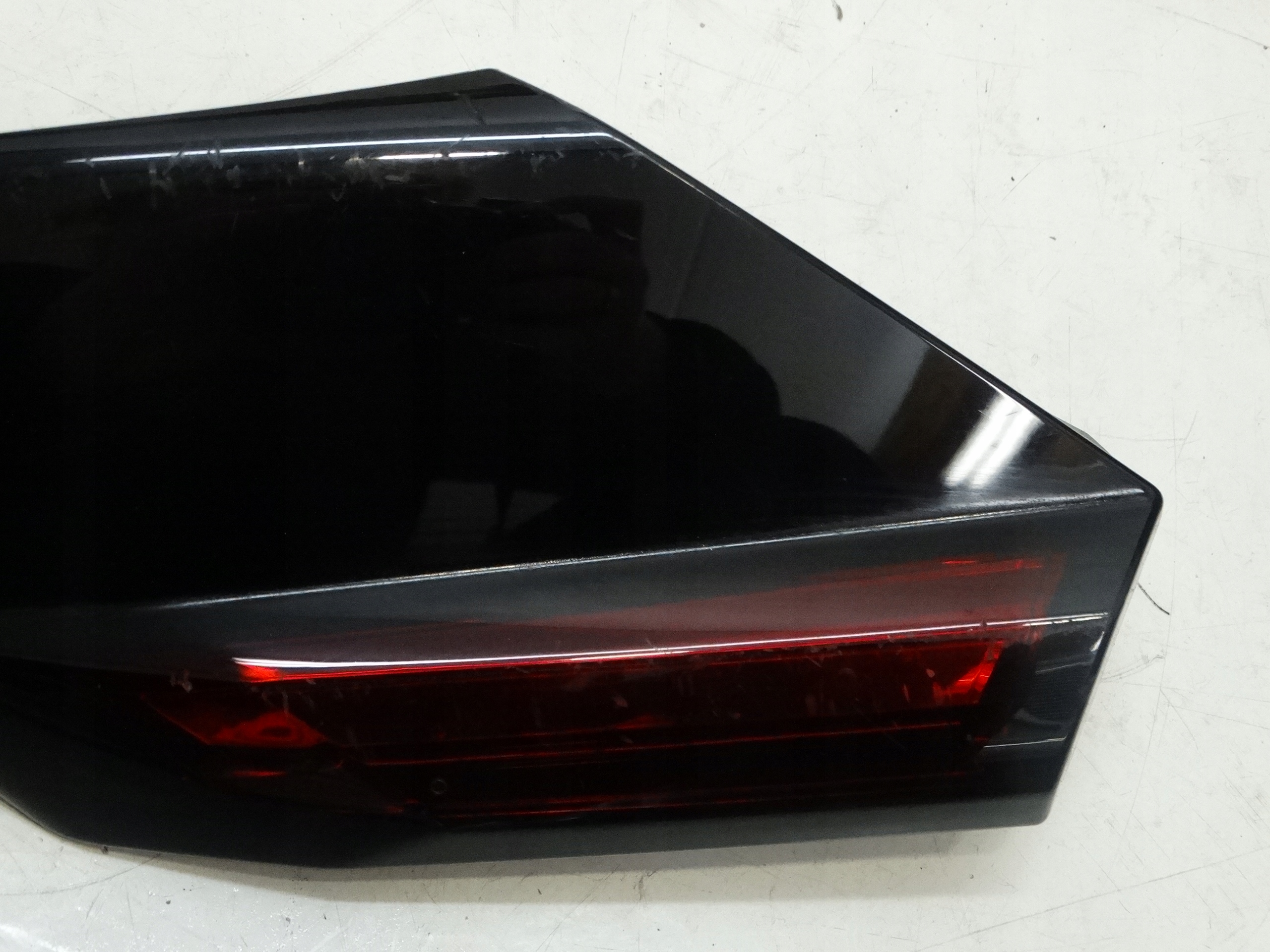 light bonnet boot left rear part CITROEN C4 III 2020R.