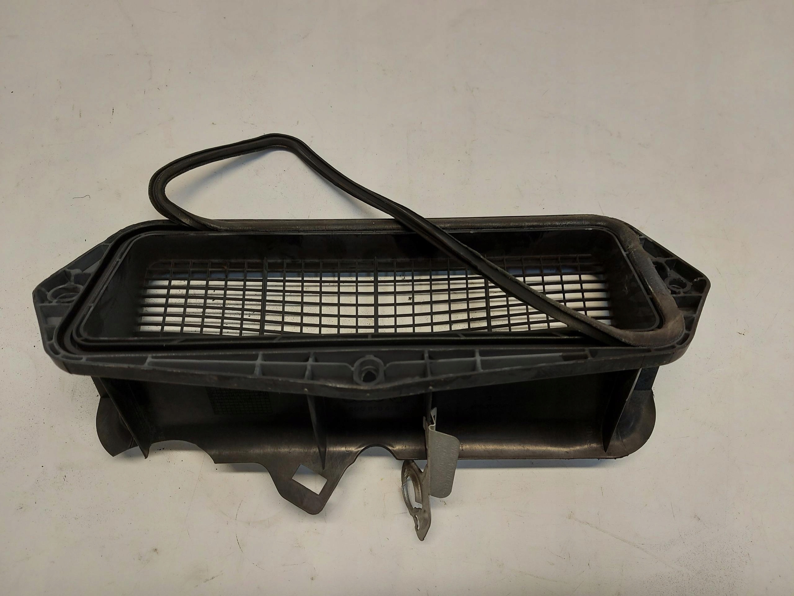 VW Arteon 3G8 2018r intake drain air 5Q0815479
