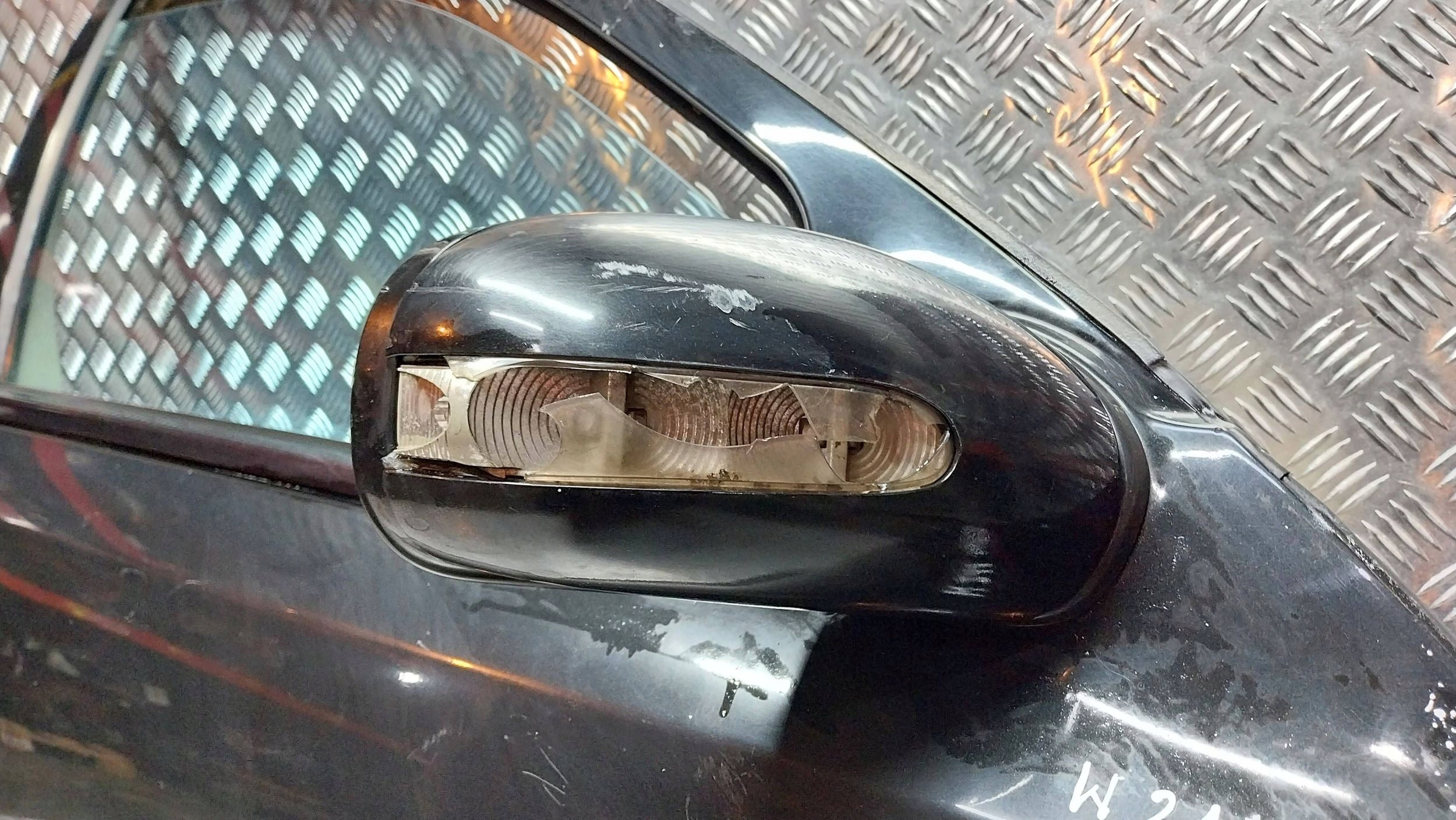 Tür vorne rechts MERCEDES E-KLASA W211 02