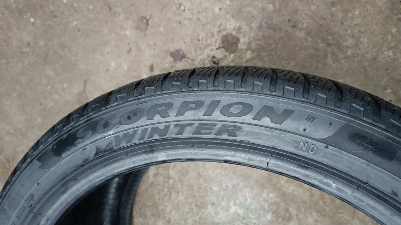305/35R21 (034) PIRELLI SCORPION WINTER. 5mm Szerokość opony 305 mm